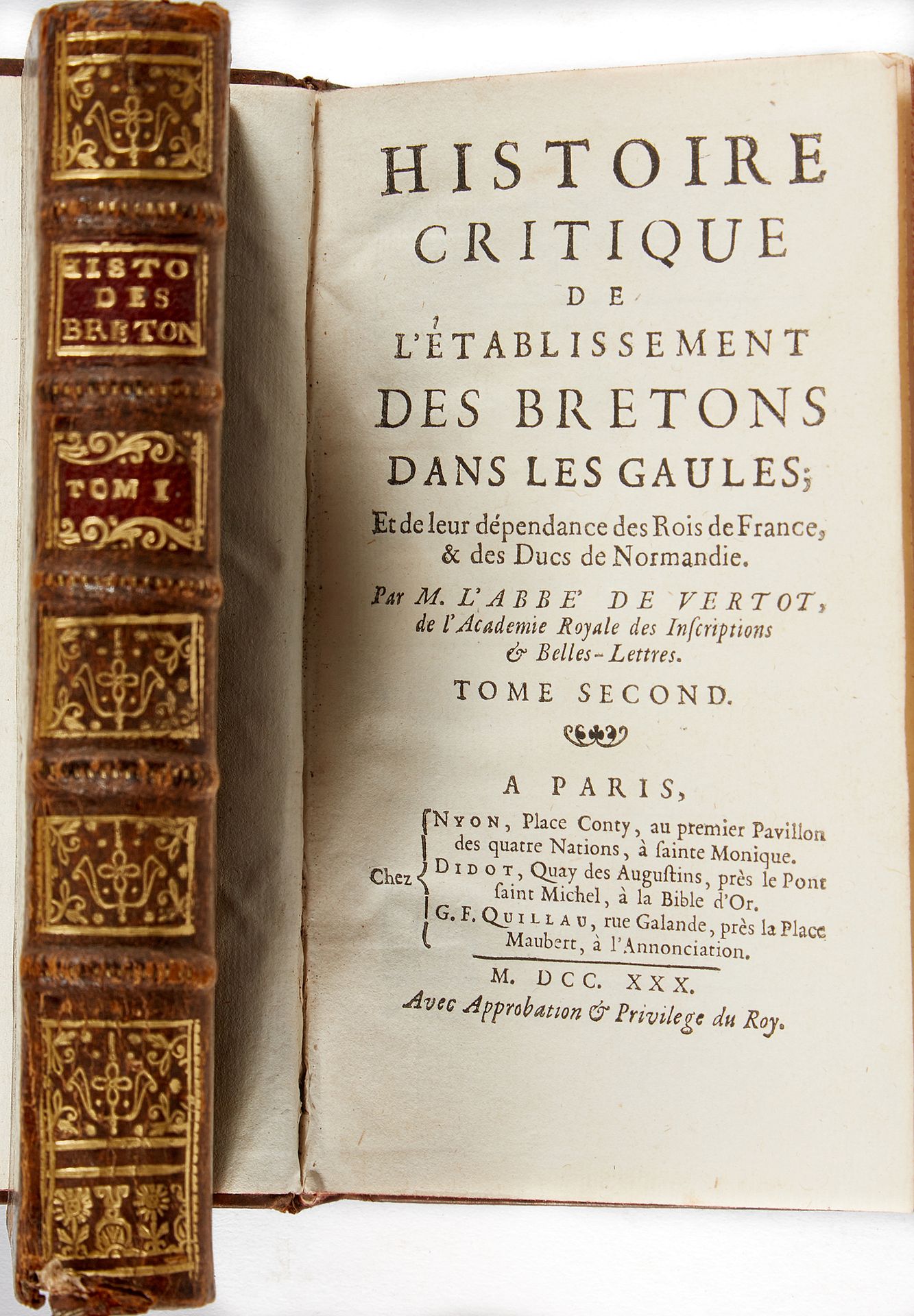 VERTOT, Abbé de. Histoire critique de l'établissement des Bretons dans les Gaule&hellip;