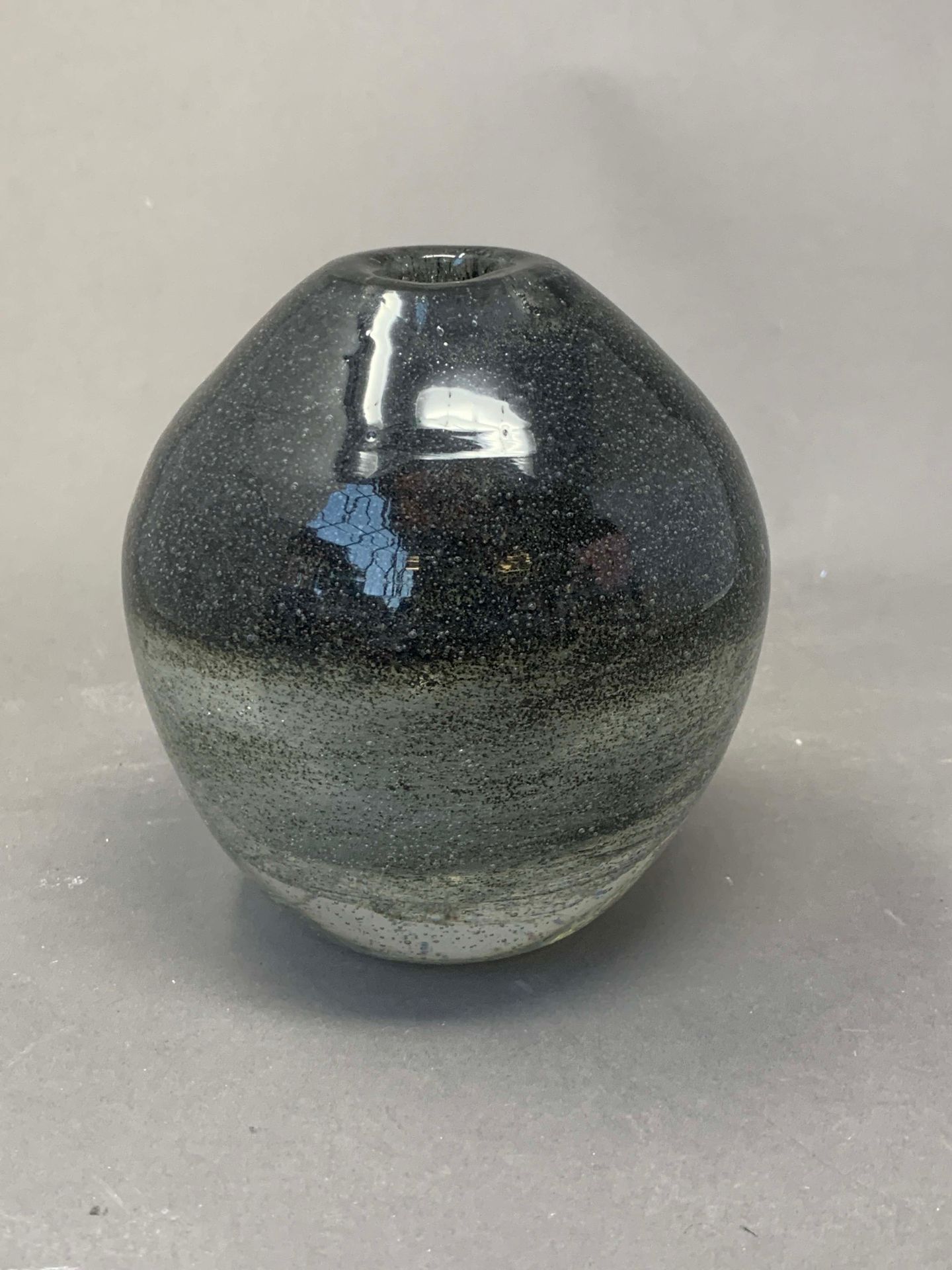 Null André THURET (1898-1965)

Vase en verre modelé à chaud à inclusions d’oxyde&hellip;