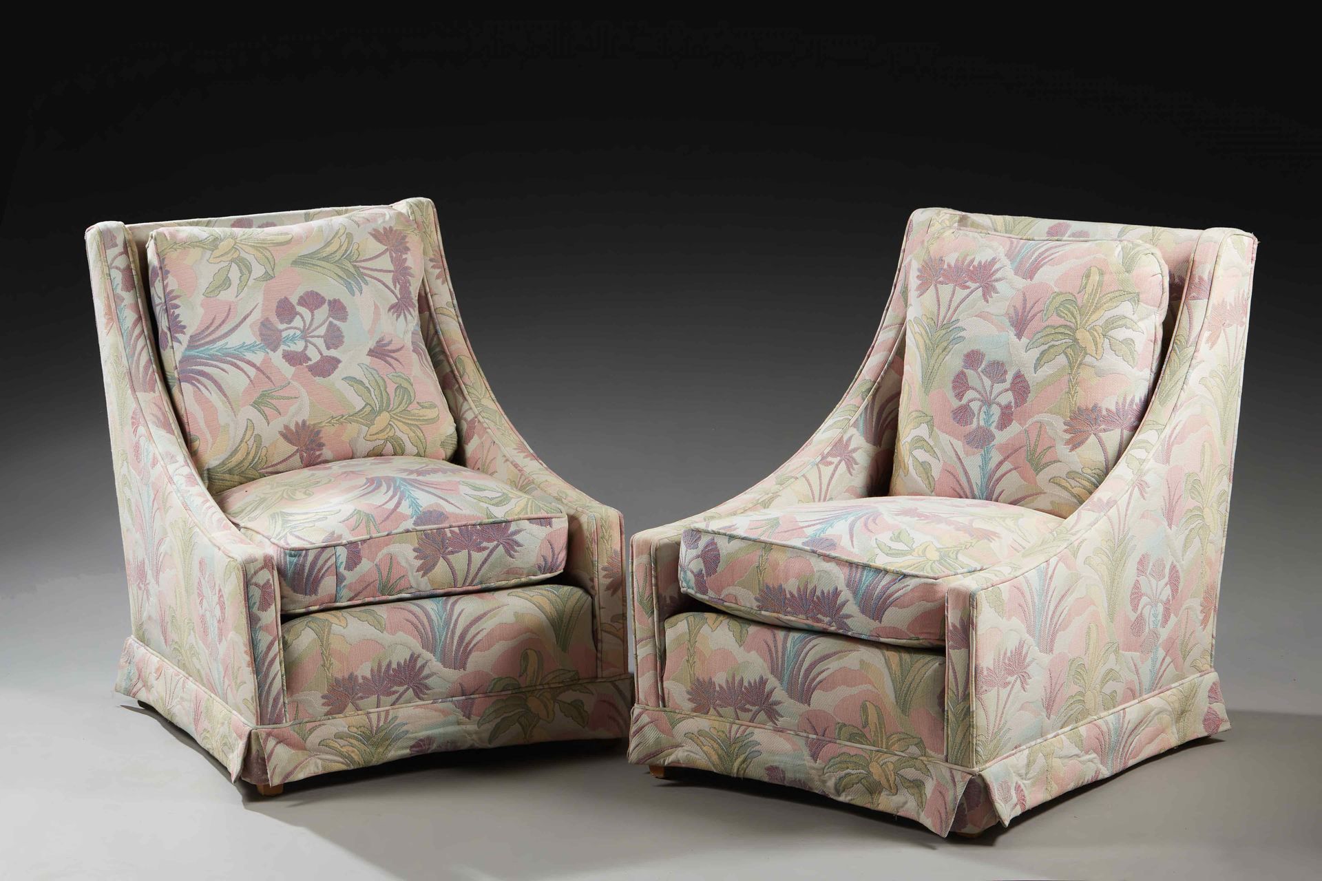 Null Travail FRANÇAIS 

Paire de fauteuils recouvert d’un tissus floral 

H : 78&hellip;