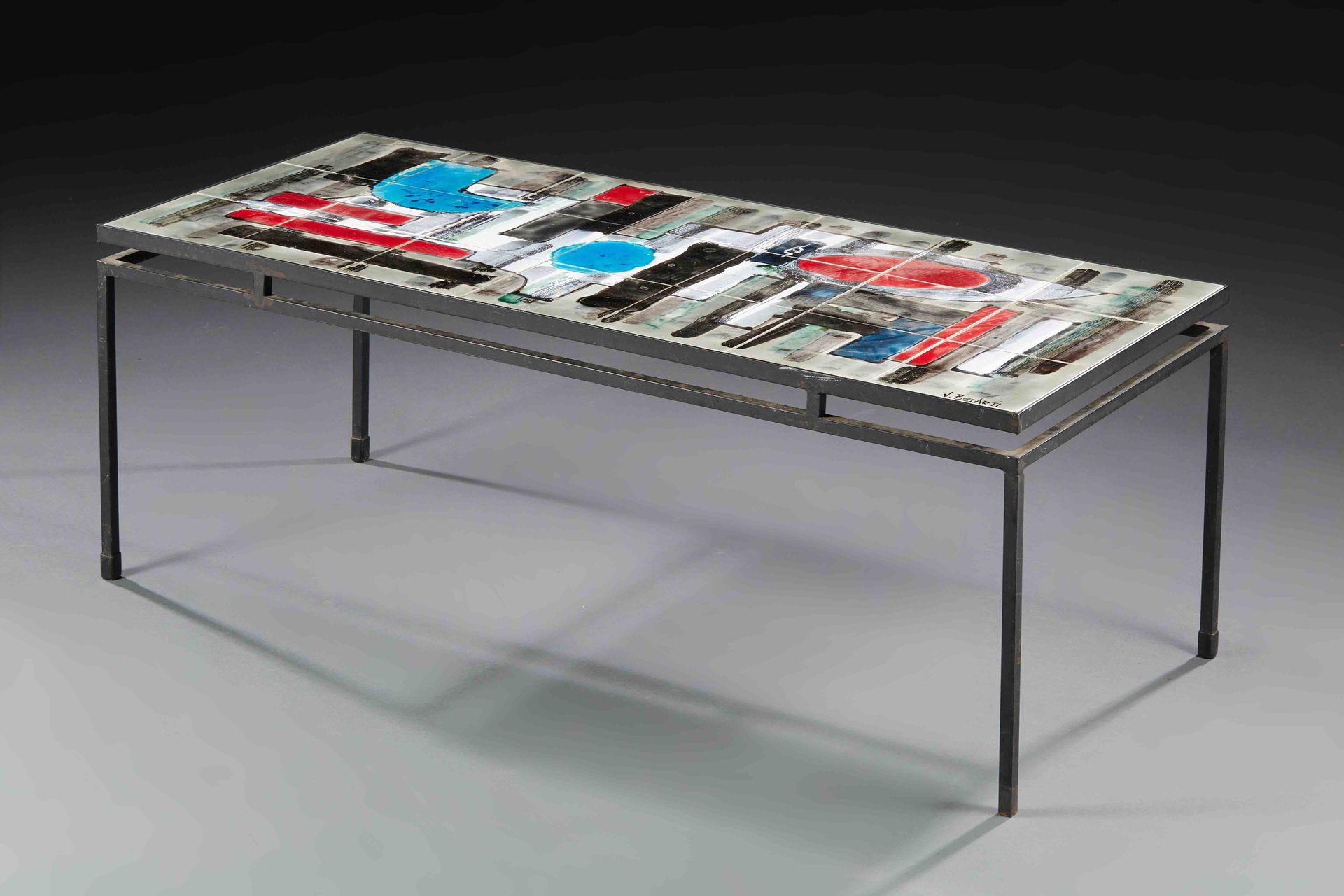 Null V BELARTI (XXème)

Table basse, structure en métal laqué noir, plateau en c&hellip;