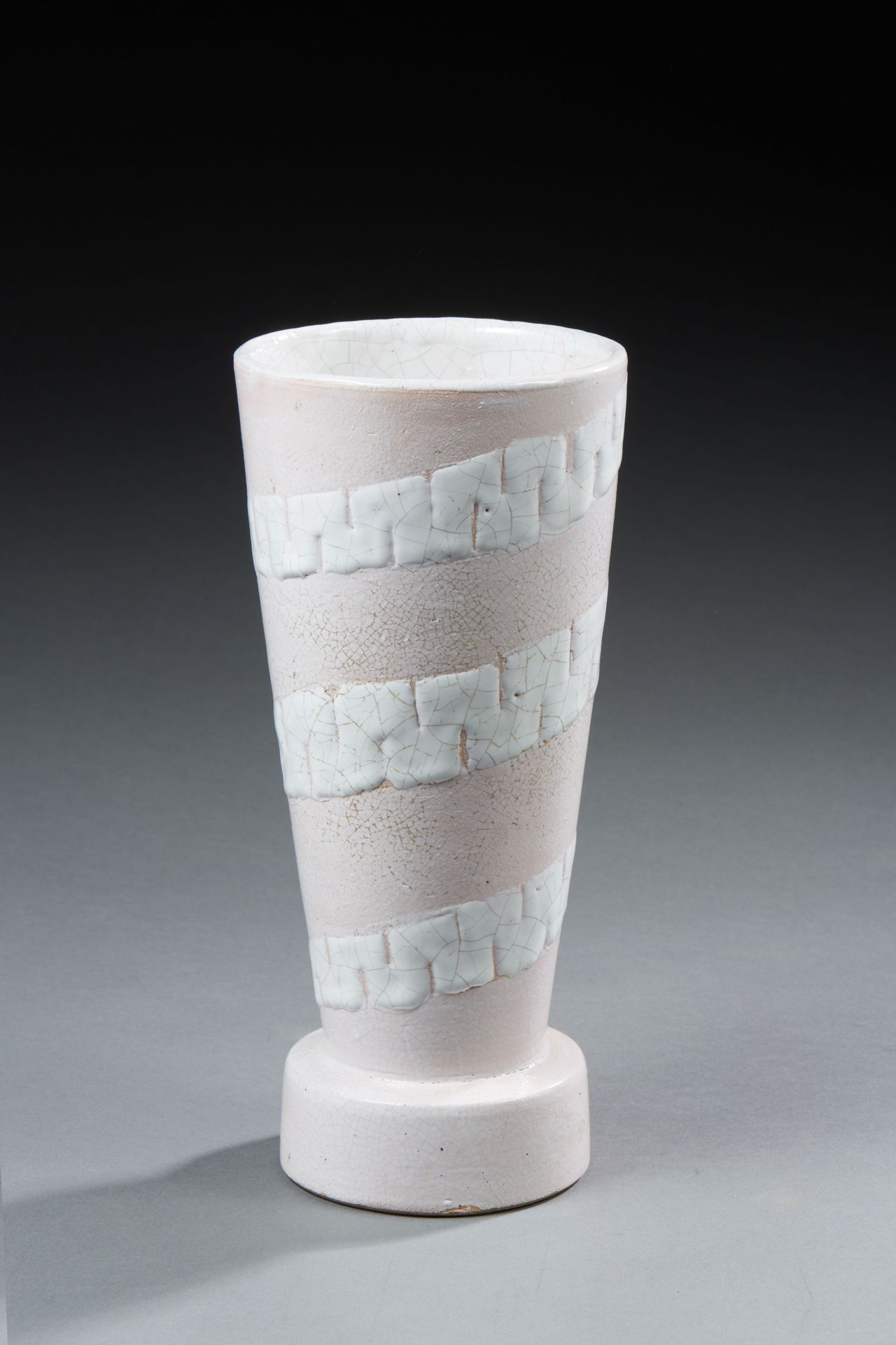 Null PRIMAVERA FRANCE

Vase tronconique en céramique émaillée blanche craquelée &hellip;