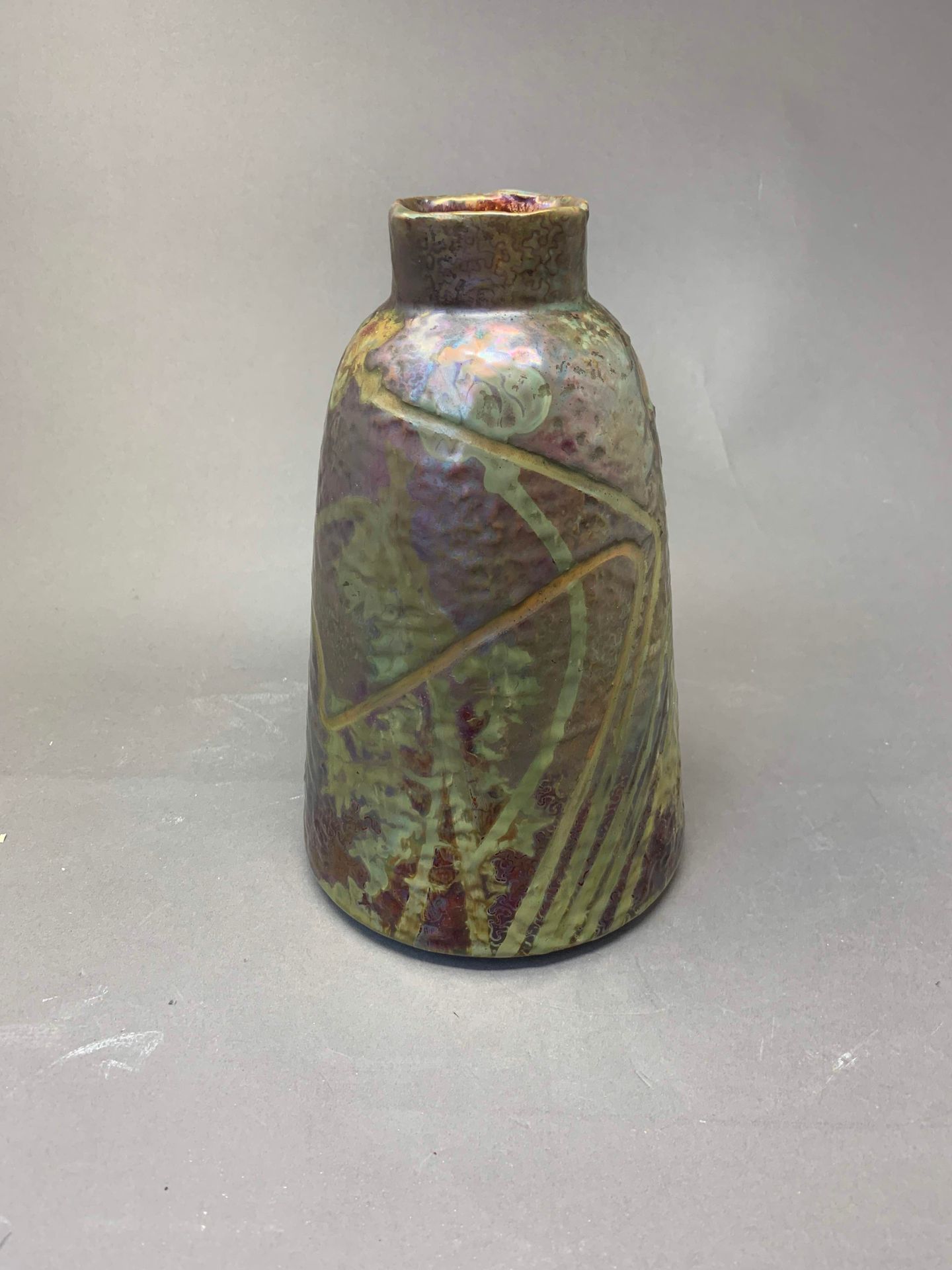 Null Clément MASSIER (1844-1917)

Vase tronconique à col quadrangulaire en céram&hellip;