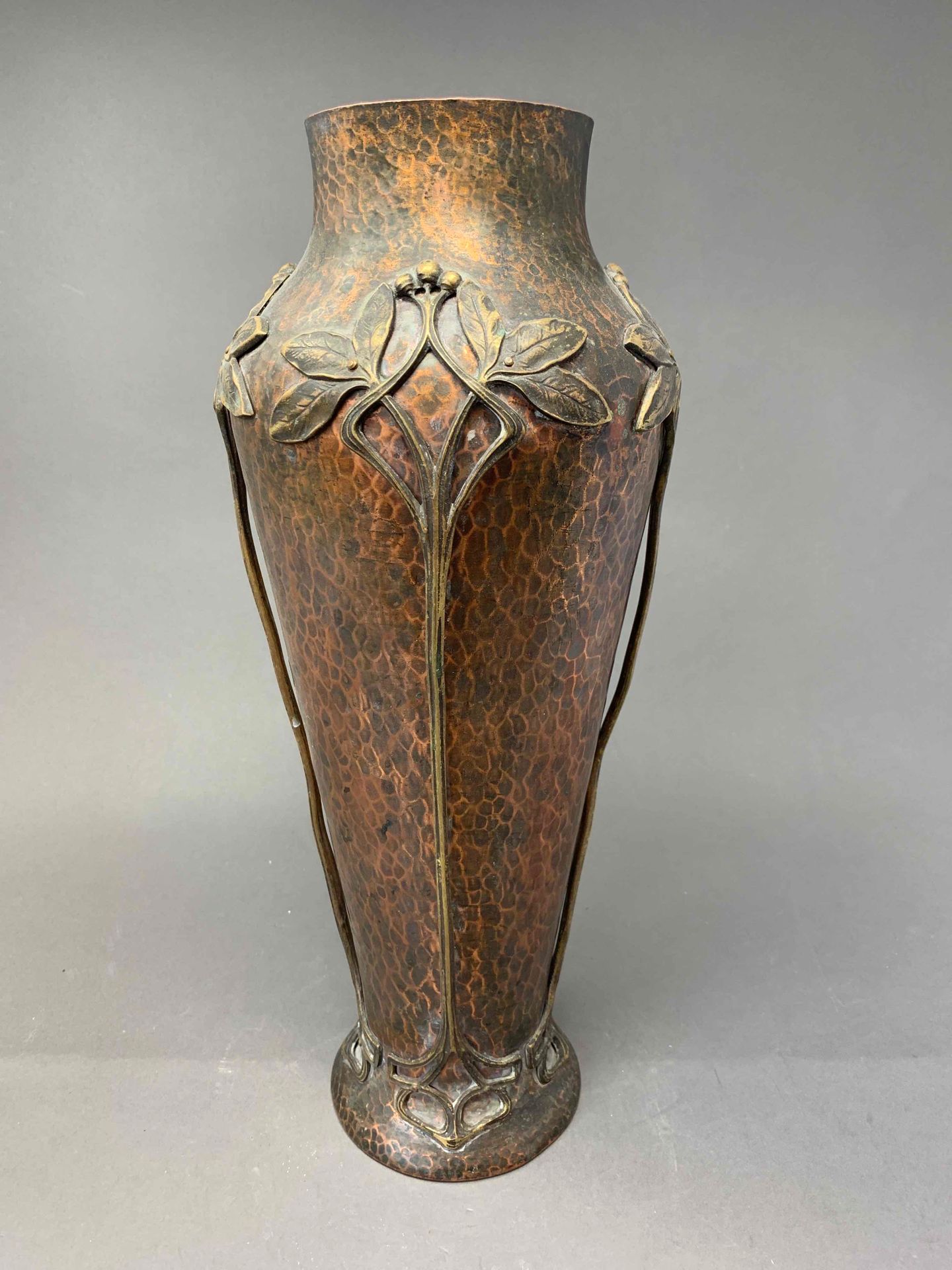 Null W.M.F. (Wurtembergische Metallwaren Fabrik)

Vase en cuivre et laiton marte&hellip;
