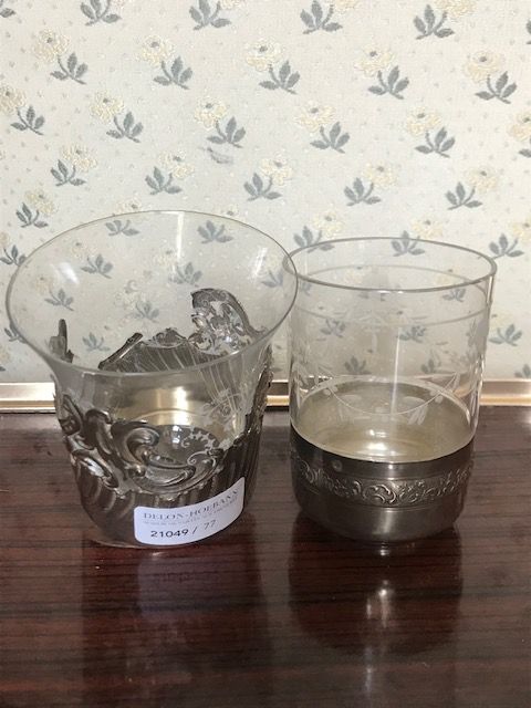 Null Deux verres en cristal, la monture en argent. (Accident)

Poids brut des de&hellip;