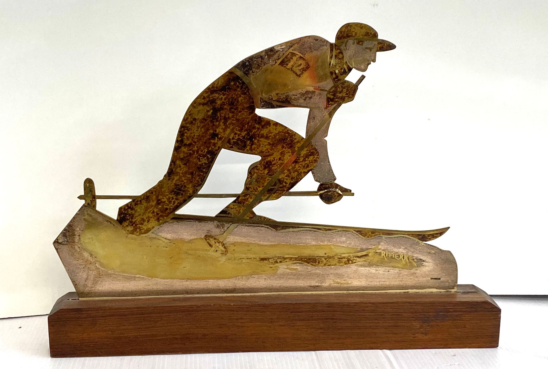 Null RIVIERRE (XXè siècle)

Le skieur

Sculpture en bronze profilé à plusieurs p&hellip;