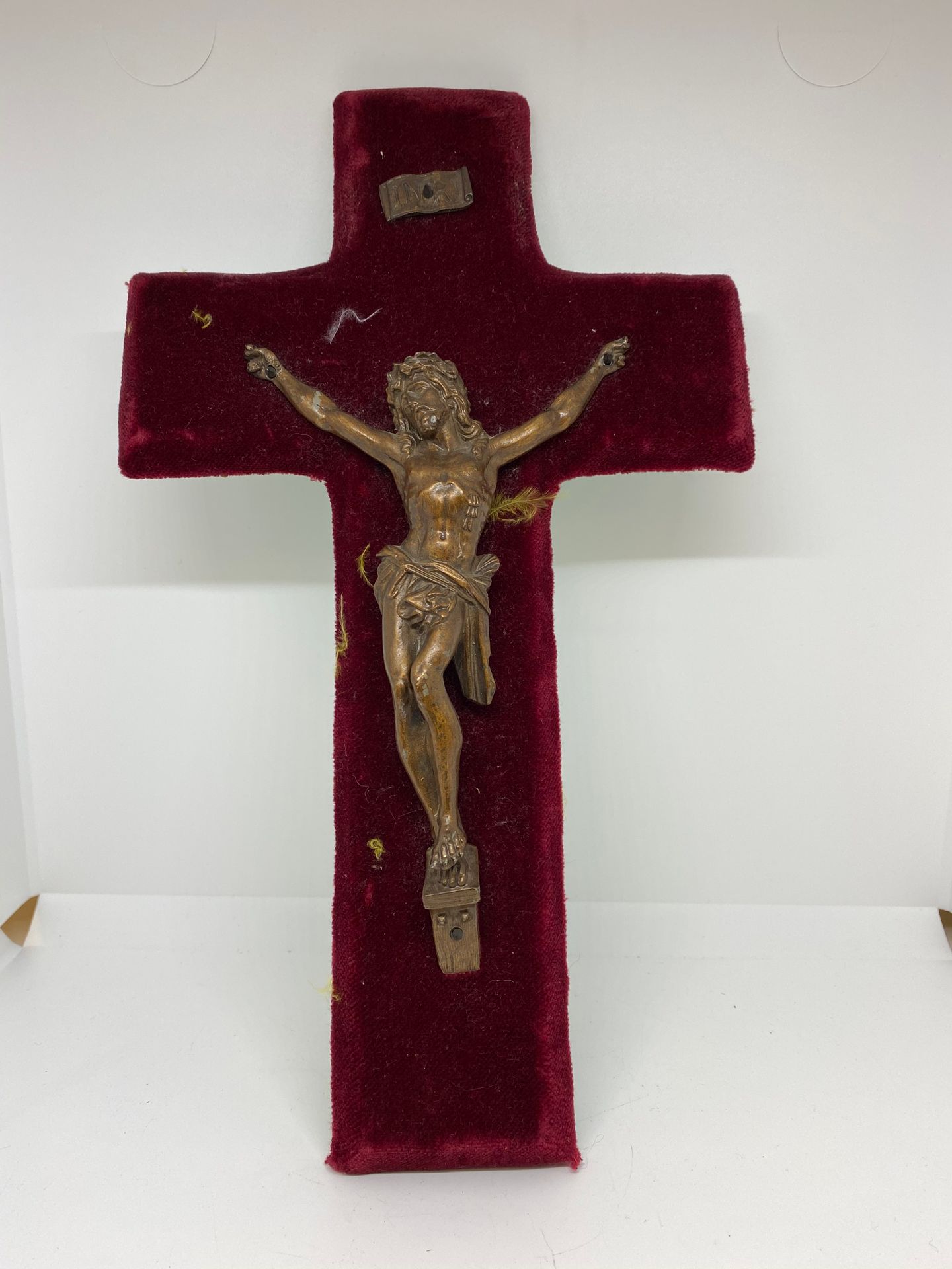 Null Crucifix en bronze à patine médaille.

H. : 20cm