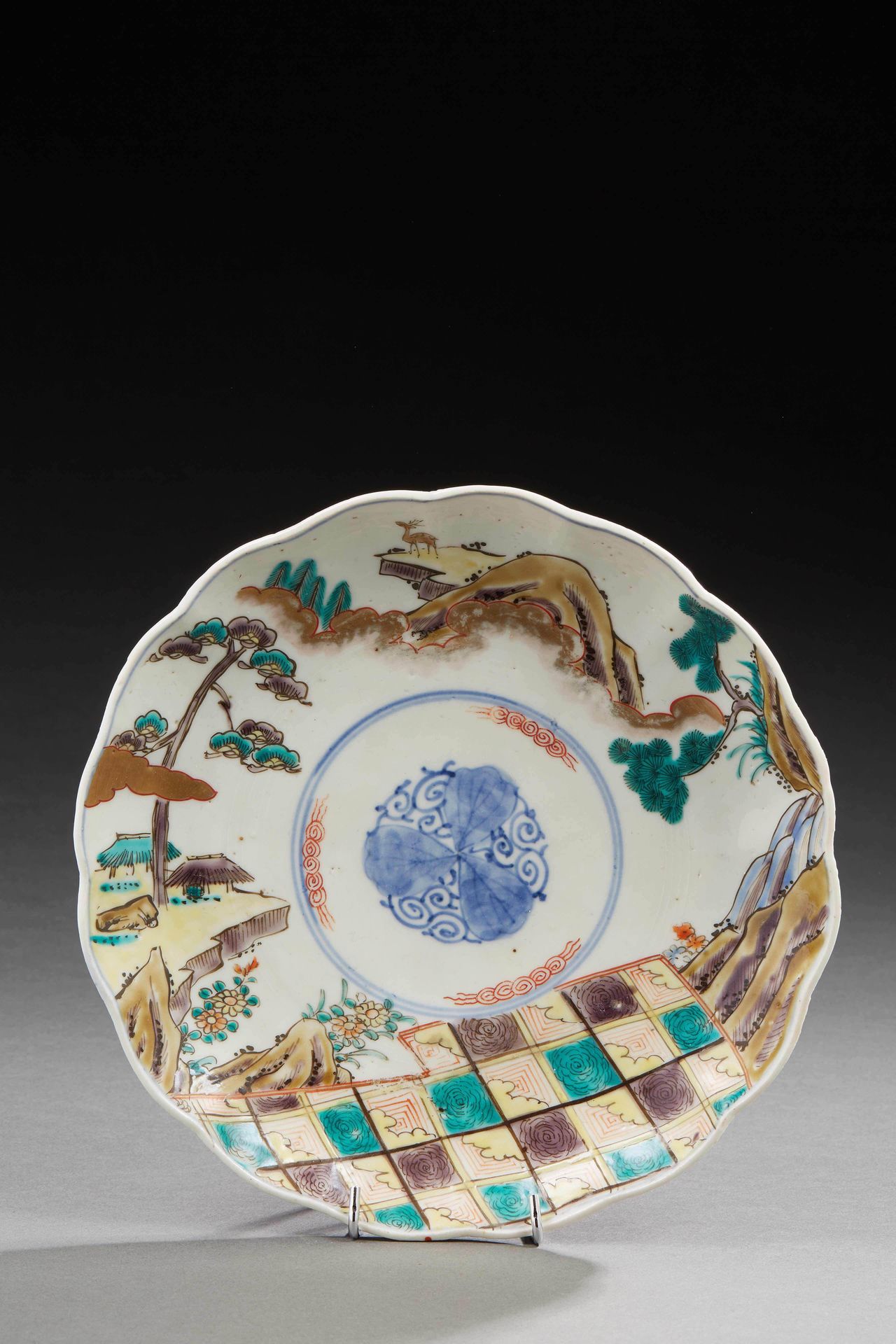 Null JAPON 


Assiette en porcelaine à décor polychrome d’un paysage en damier.
&hellip;