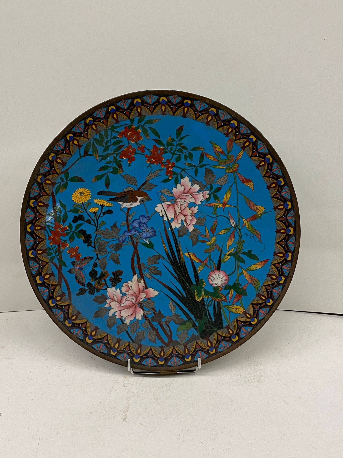 Null JAPAN


A cloisonné bronze dish decorated with branching birds.


Diameter &hellip;