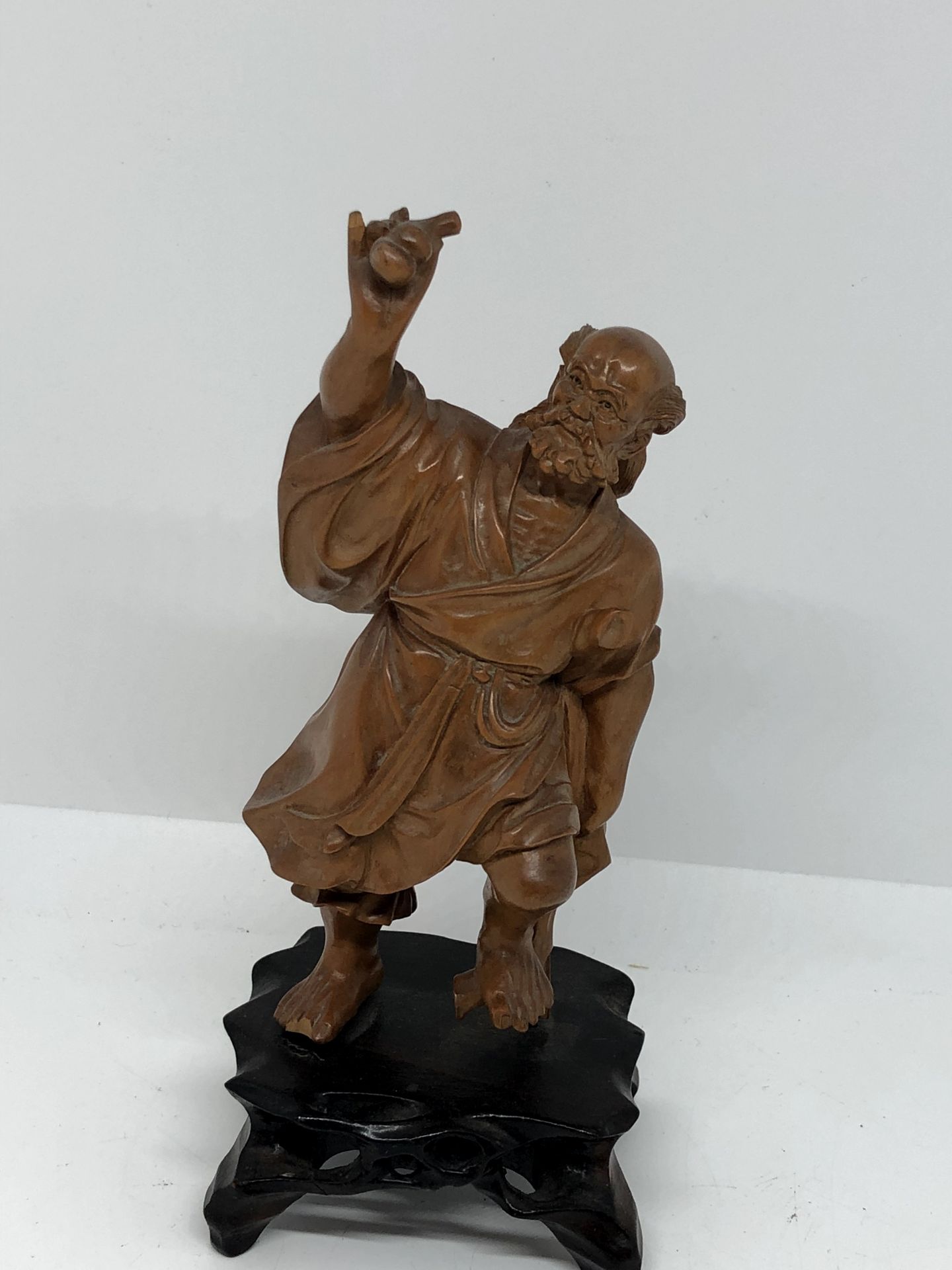 Null Wooden figure on a base.


H.: 18 cm (with base)