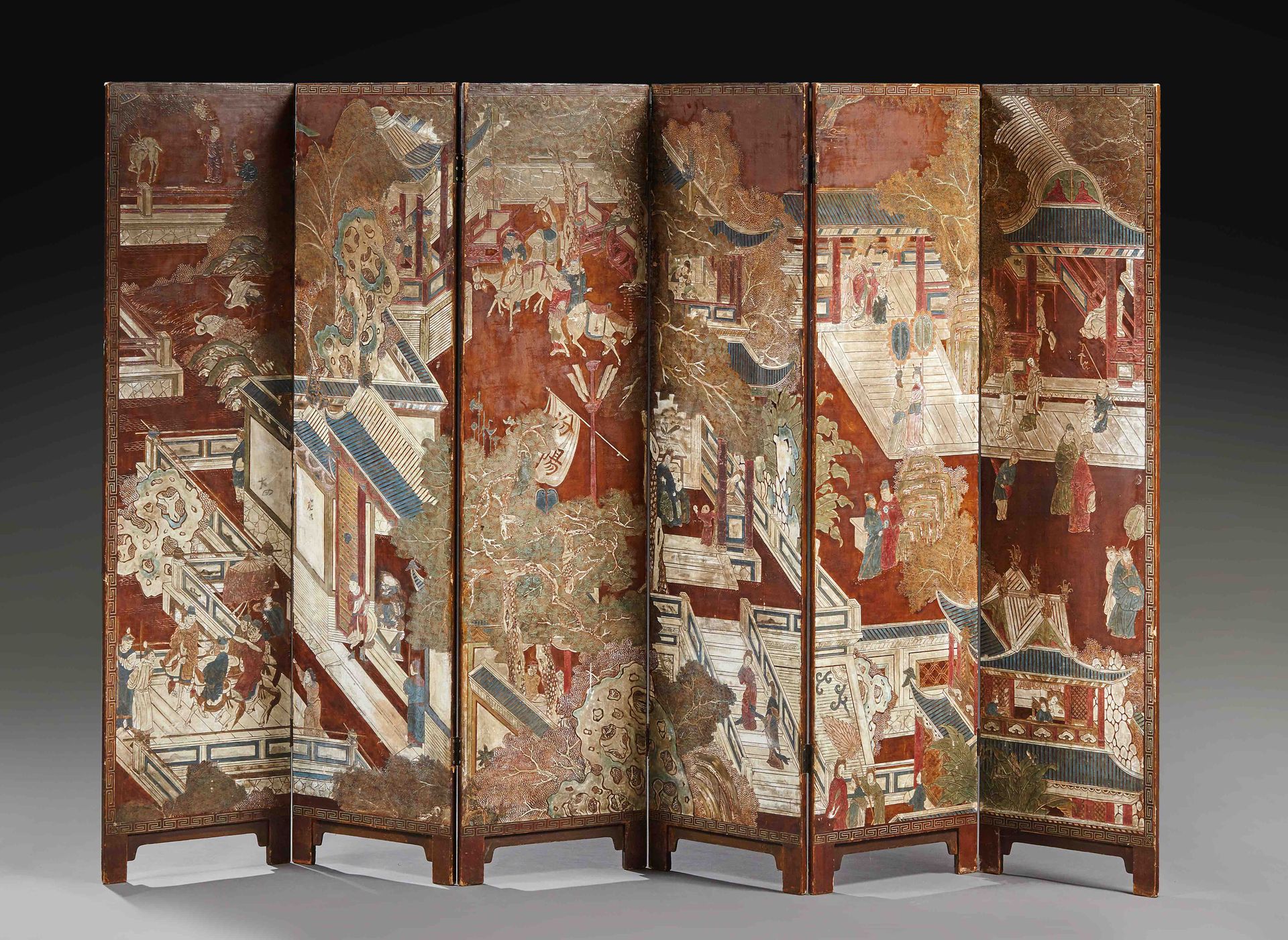 Null 中国


科罗曼德漆器六扇屏风，有宫廷场景。19世纪。


尺寸：168,5 x 264 cm


(事故)
