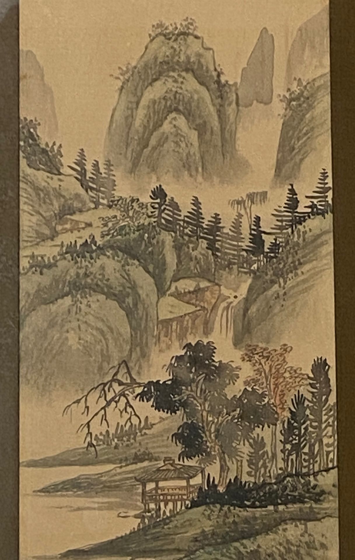 Null 中国


多山的风景。


在织物上作画。


尺寸（见图）：33 x 16,5 cm