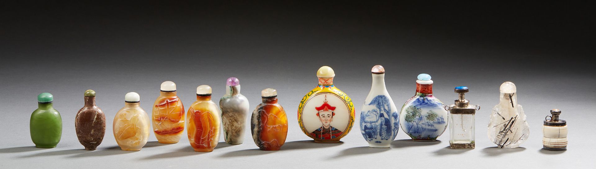 CHINE Thirteen snuff bottles of various materials and decorations (porcelain and&hellip;