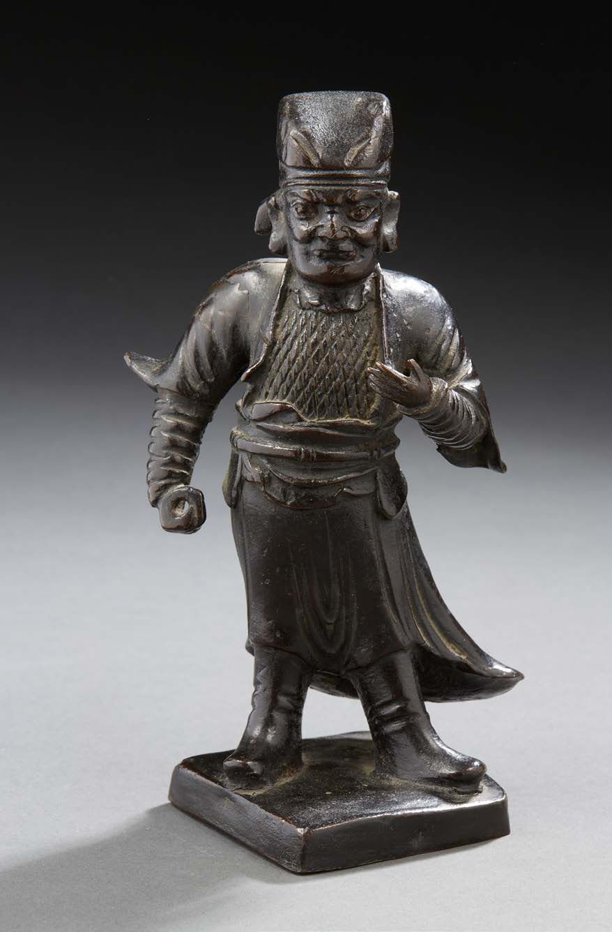 CHINE Bronzefigur mit brauner Patina, die einen Krieger darstellt.
19. Jh.
H.: 1&hellip;