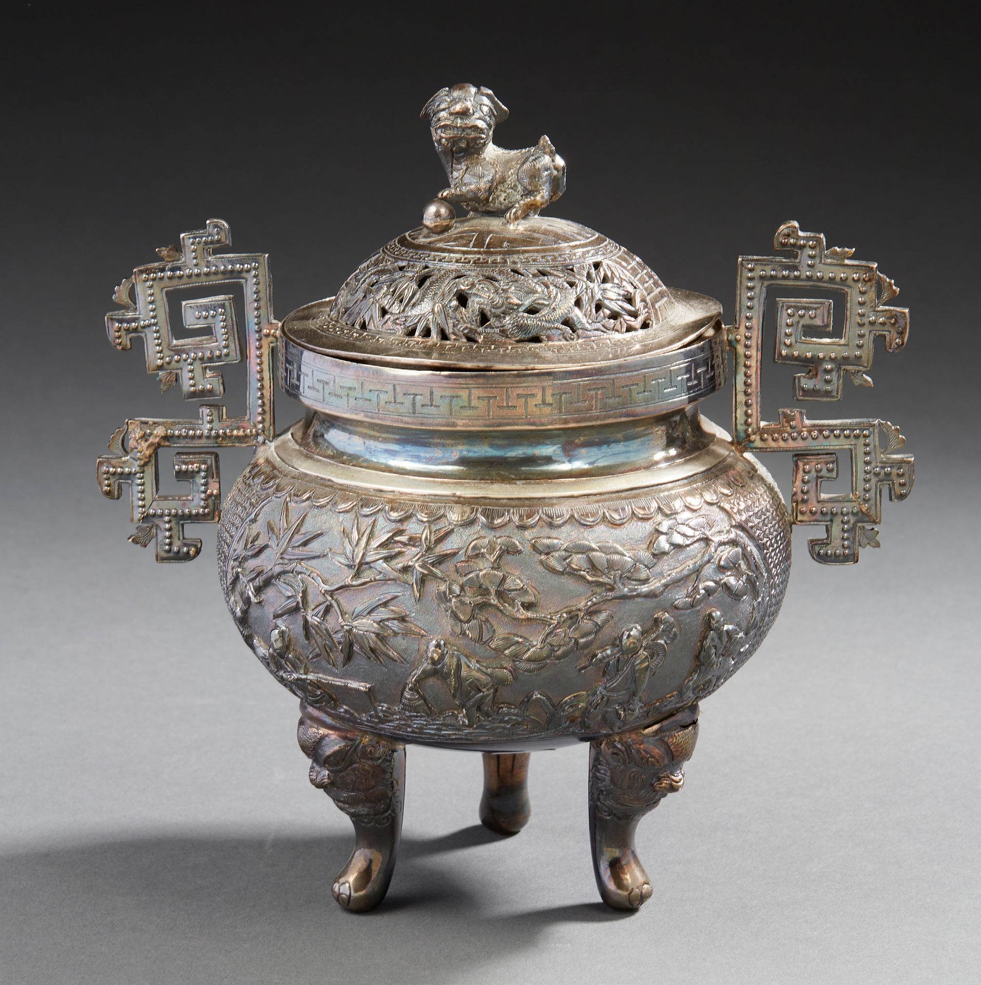 CHINE ou INDOCHINE Covered sugar bowl in openwork silver resting on three feet d&hellip;