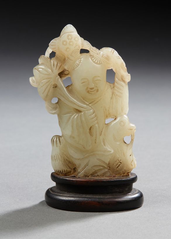 CHINE Small laughing buddha in clear nephrite.
19th century
H.: 7 cm (without ba&hellip;