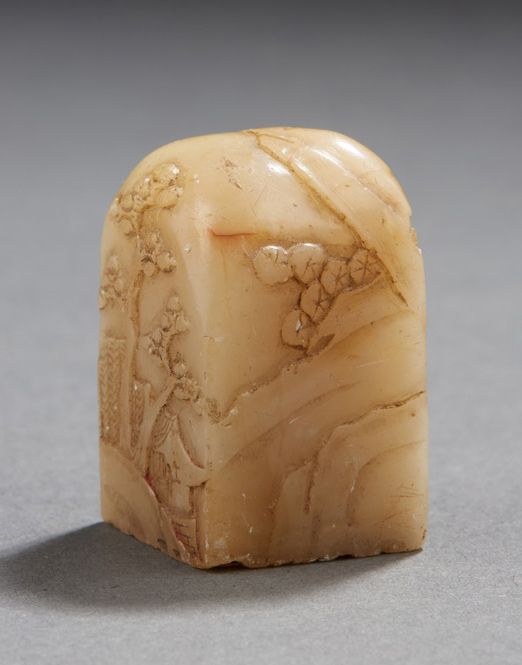 CHINE Small personal seal in steatite carved in the shape of a mountain with six&hellip;