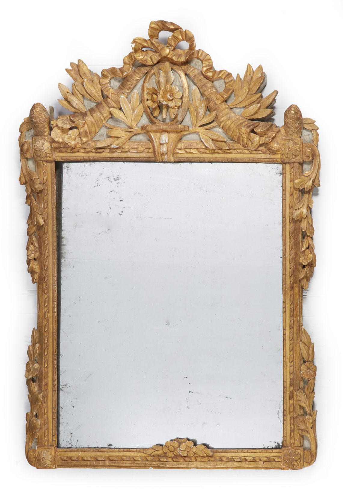 Null Mercury mirror in a carved and gilded wood frame; the pediment centered wit&hellip;