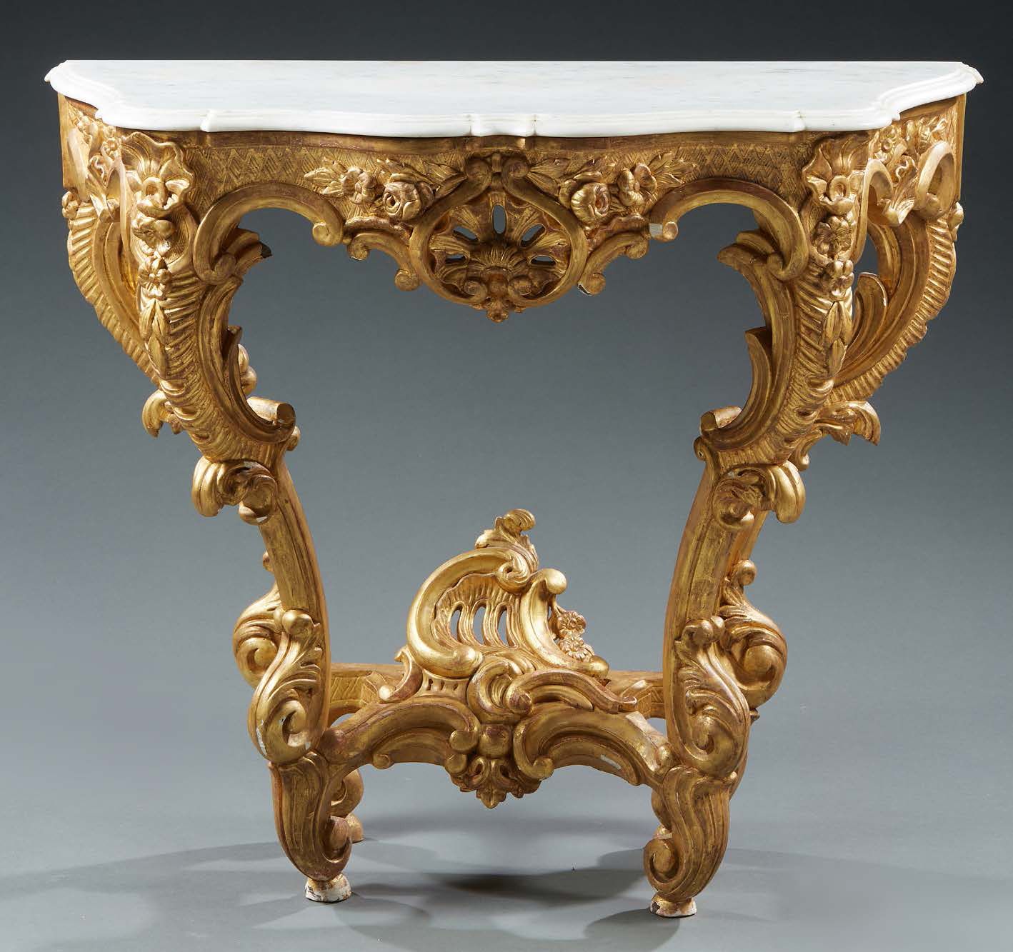 Null FOUR LEGS CONSOLE in carved and gilded wood; the openwork belts with shells&hellip;
