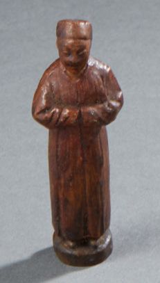 CHINE Figura in terracotta di un personaggio cinese con una treccia Primo terzo &hellip;