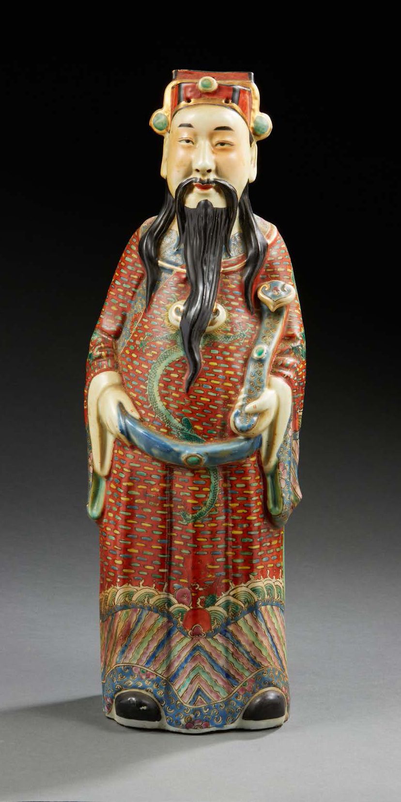 CHINE 一个用多色珐琅装饰的站立的瓷器人物。现代时期 高：47厘米