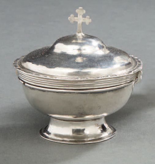 Null Travelling ciborium of the sick in plain silver and inside in vermeil. Cyli&hellip;