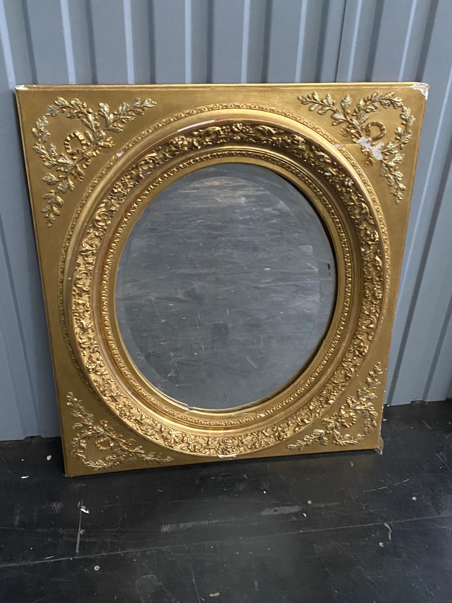 Null Oval view mirror in a rectangular gilded frame

Napoleon III period

Damage&hellip;