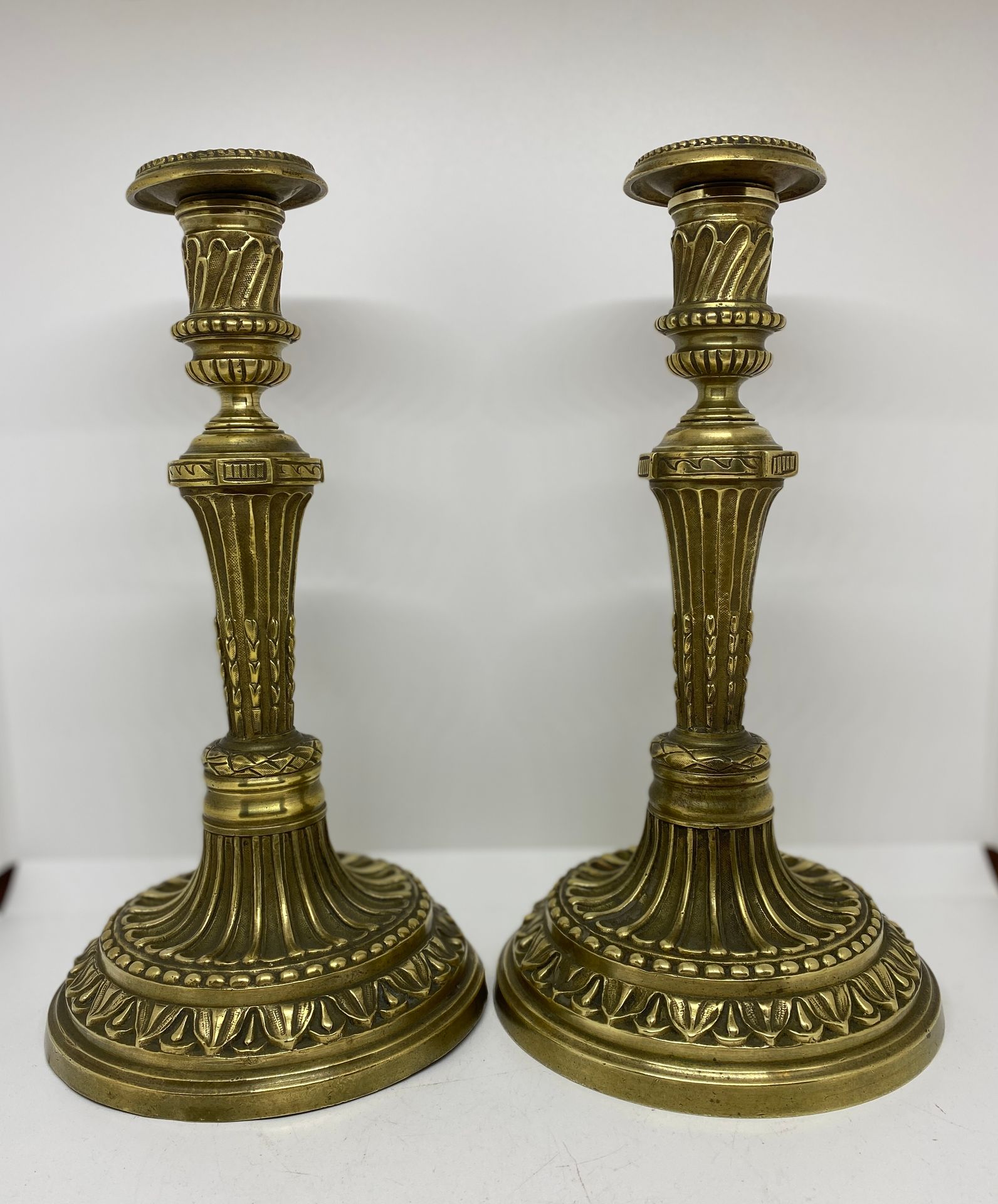 Null Pair of gilt bronze torches.

H. 27,5cm