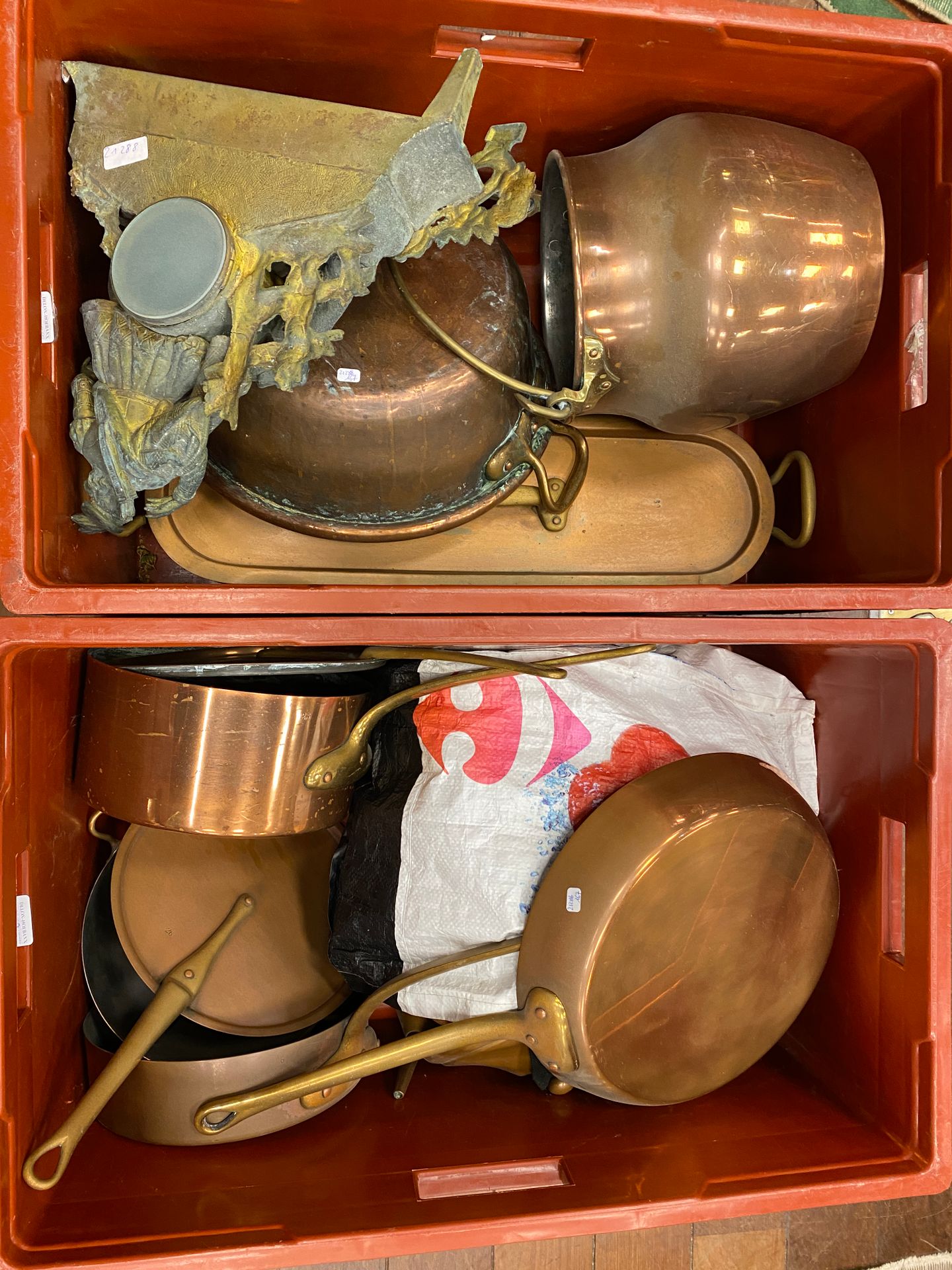Null 一套铜器：鱼缸、锅具 ...

与主题猎手合作的时钟（事故）。
