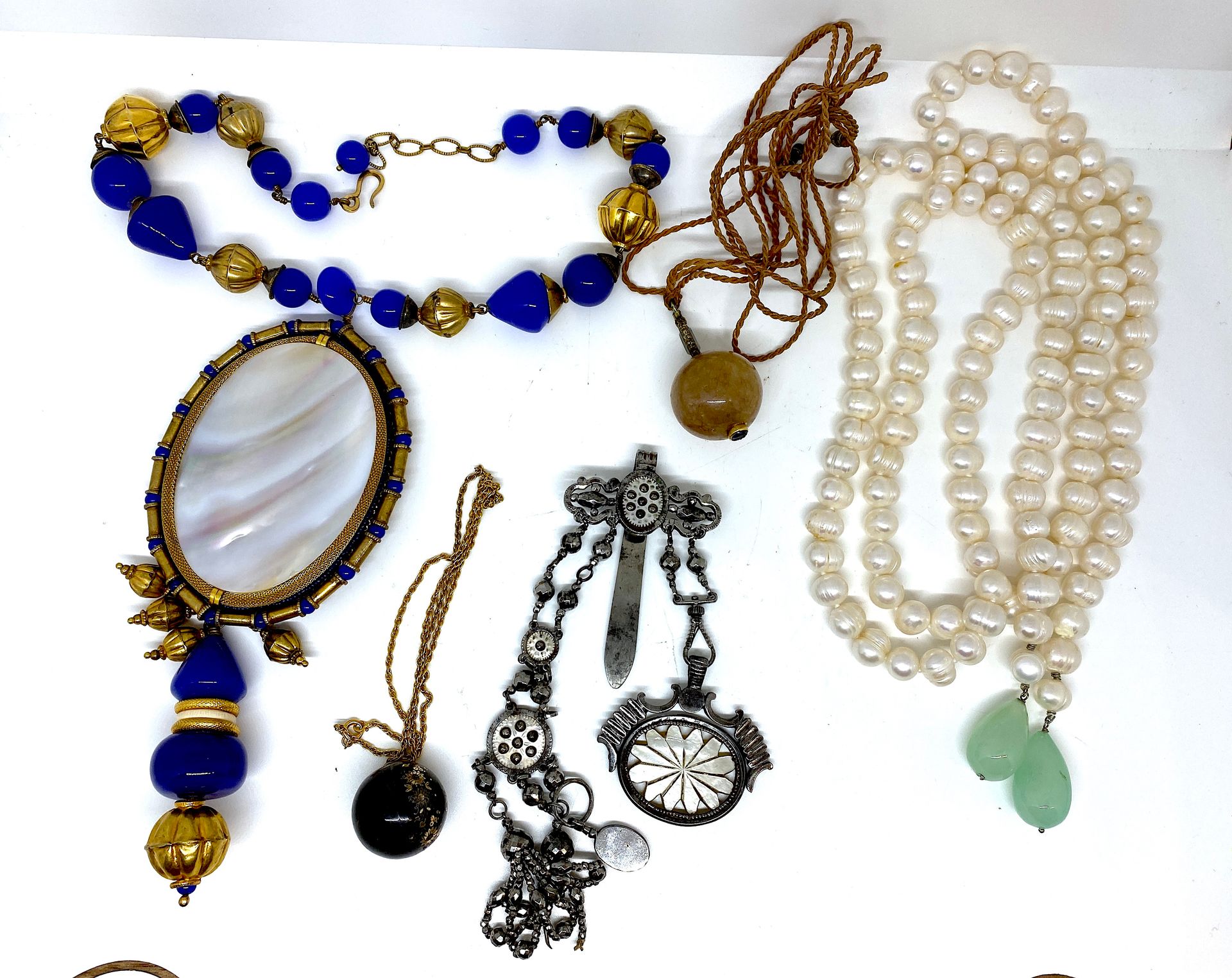 Null Lot of costume jewelry includingWater pearl necklace + various necklaces