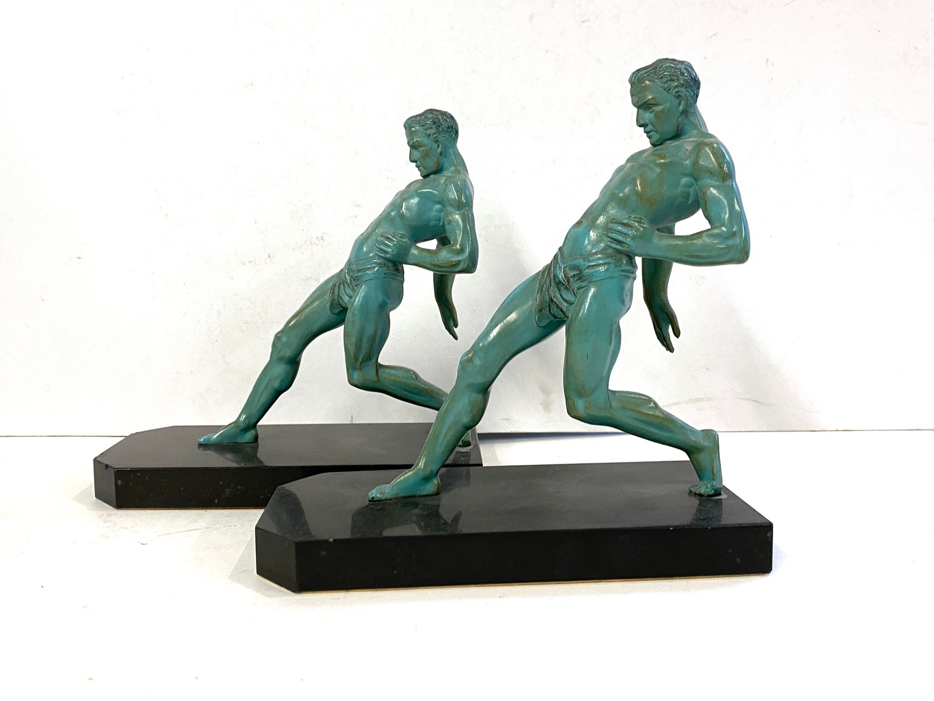 Null R. VRAMANT

Pair of bookends in bronze with green patina on a black marble &hellip;