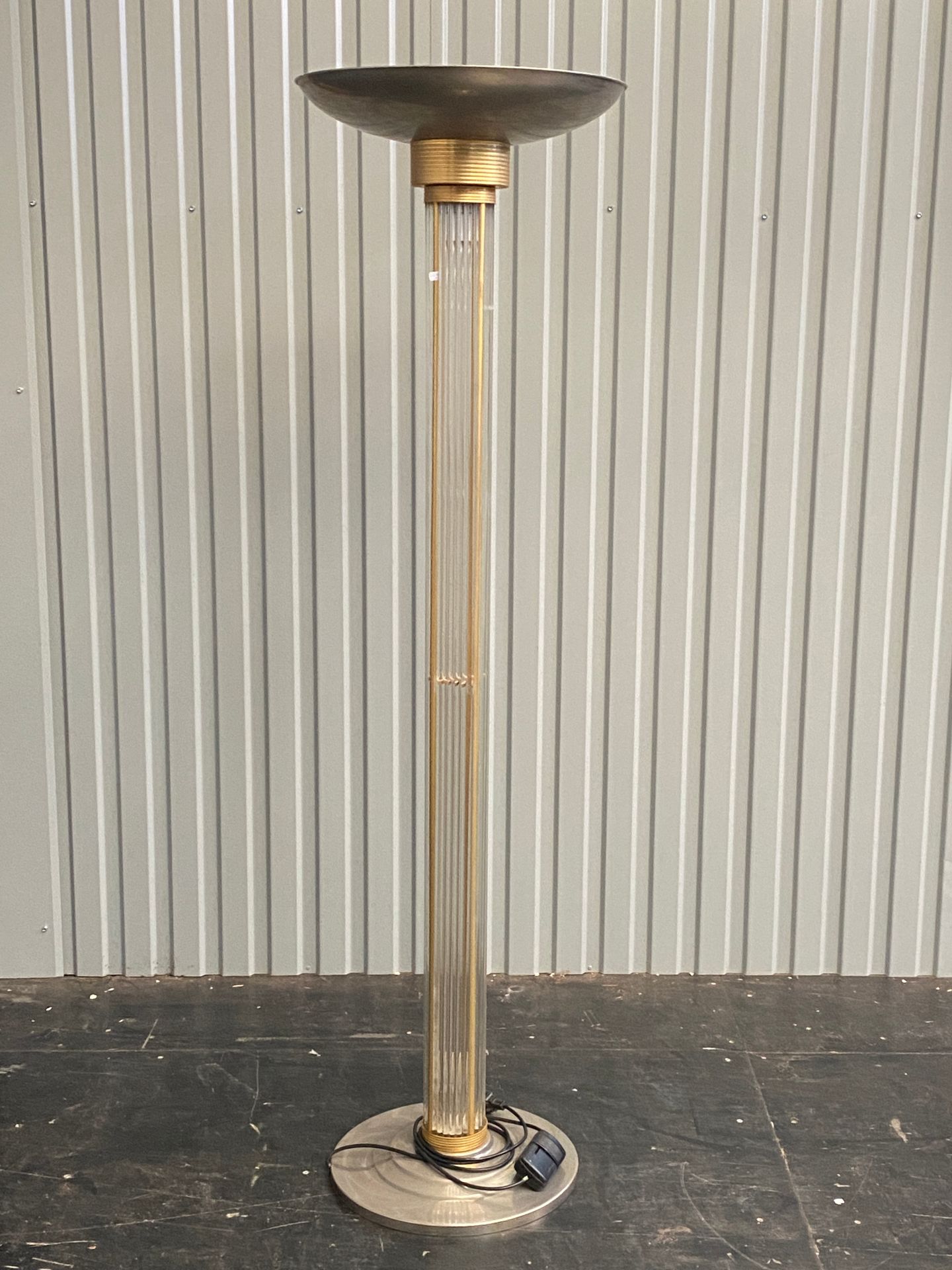 Null Lampadaire à fut en tubes de verre

Vers 1940

H. : 171cm