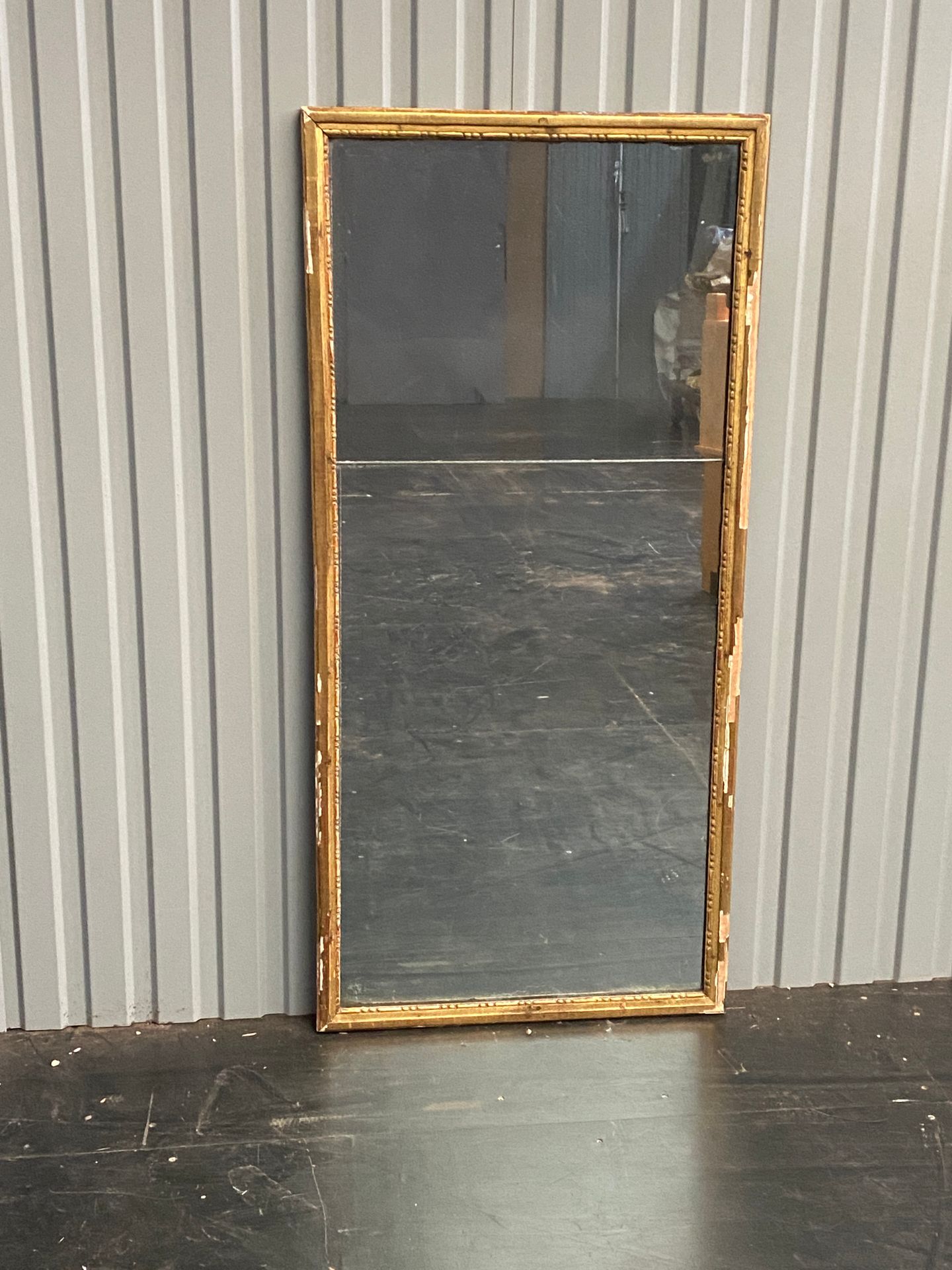 Null Espejo rectangular con marco dorado

Accidentes

H : 136 - W : 64 cm