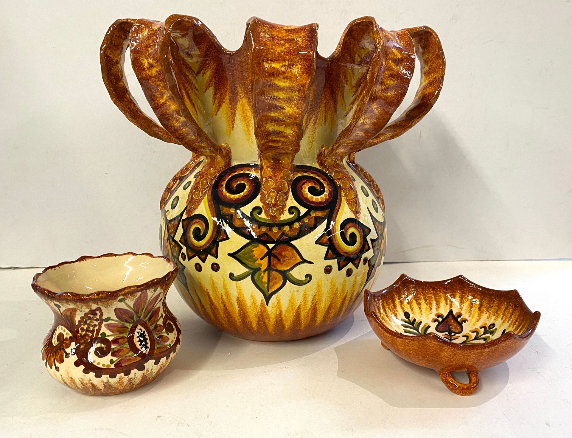 Null Quimper - Paul FOUILLEN

Set in earthenware including a vase, a cup and a b&hellip;
