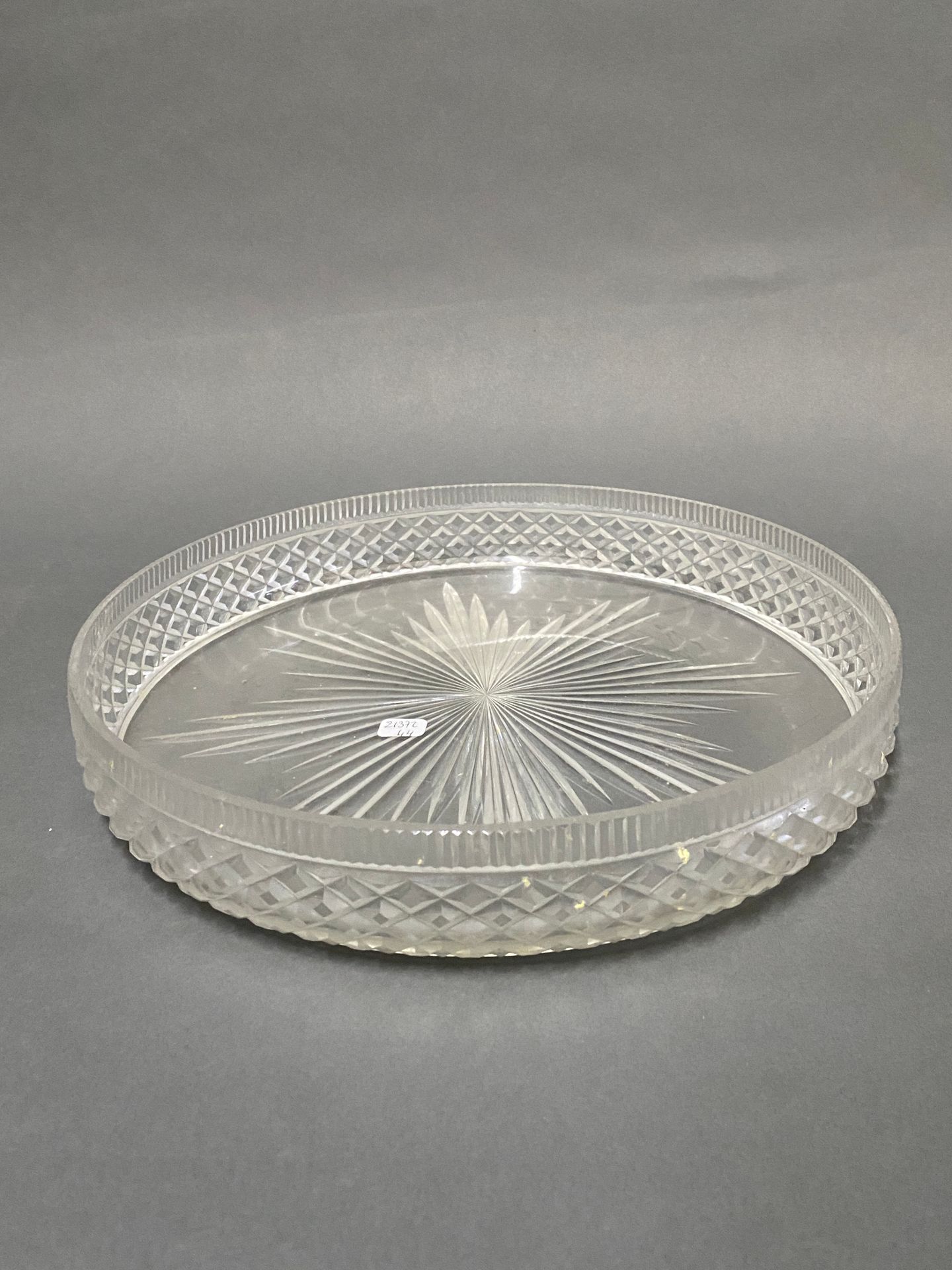 Null Large circular bowl in cut crystal