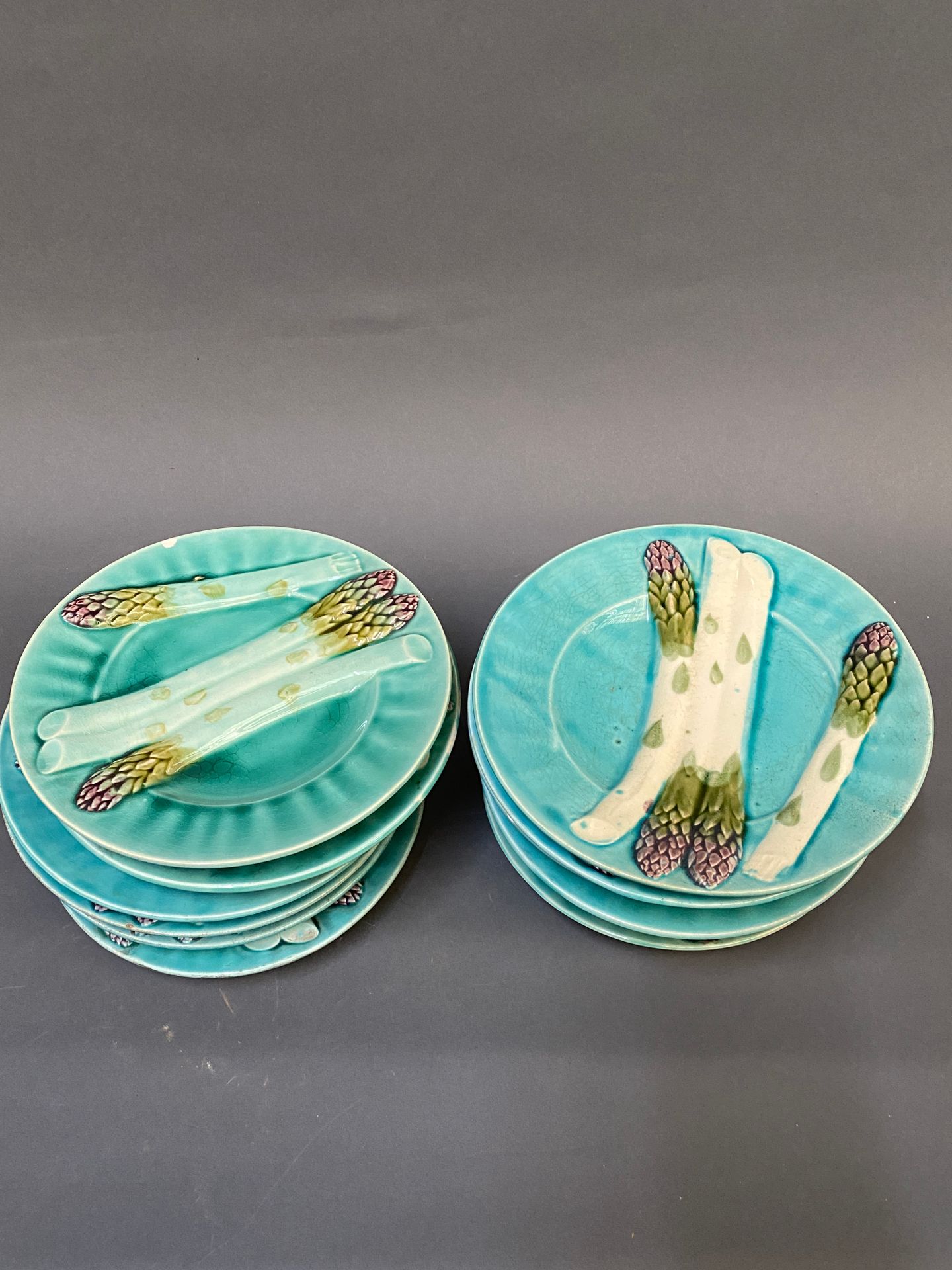 Null KG LUNEVILLE 

Suite of 12 asparagus plates in barbotine

Diameter: 22 cm 
&hellip;