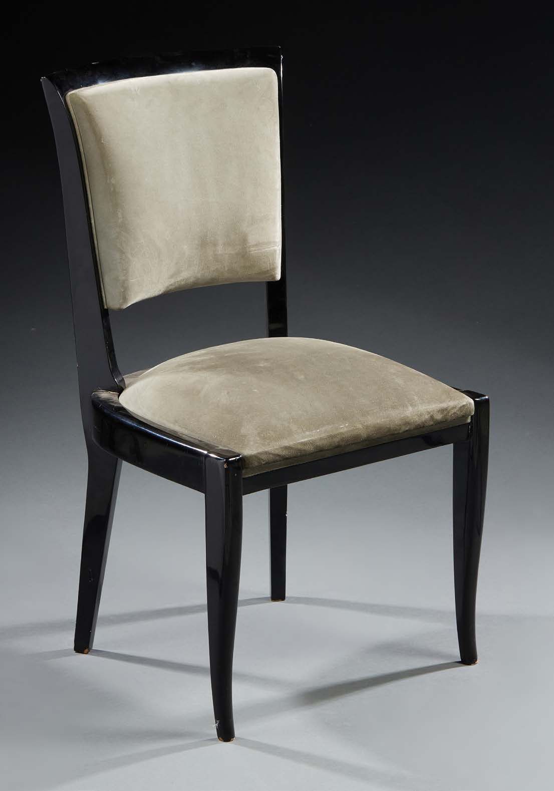Travail français 1950 黑色漆面椅子，绿色天鹅绒座椅和椅背
高：86 宽：49 深：50 厘米