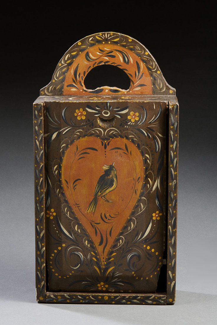 Null 多色木质野餐盒，有心和鸟的图案。
19世纪的荷兰作品。
高度：41厘米