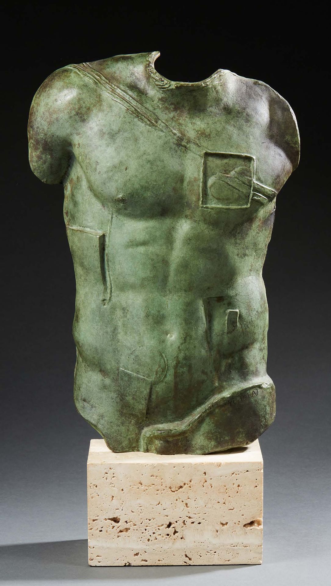 Igor MITORAJ (1944-2014) 珀尔修斯，1988年
带有绿色铜锈的雕塑
洞石底座
签名Mitoraj，编号A 95/1000 HC
高：38&hellip;