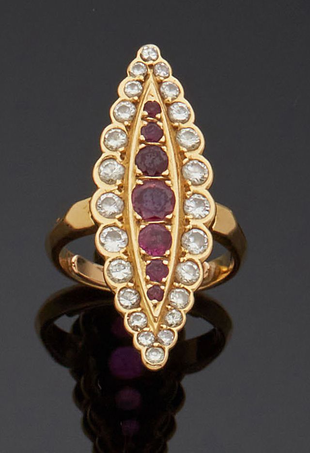 Null navette ring in yellow gold 750 mm set with a river of imitation red stones&hellip;