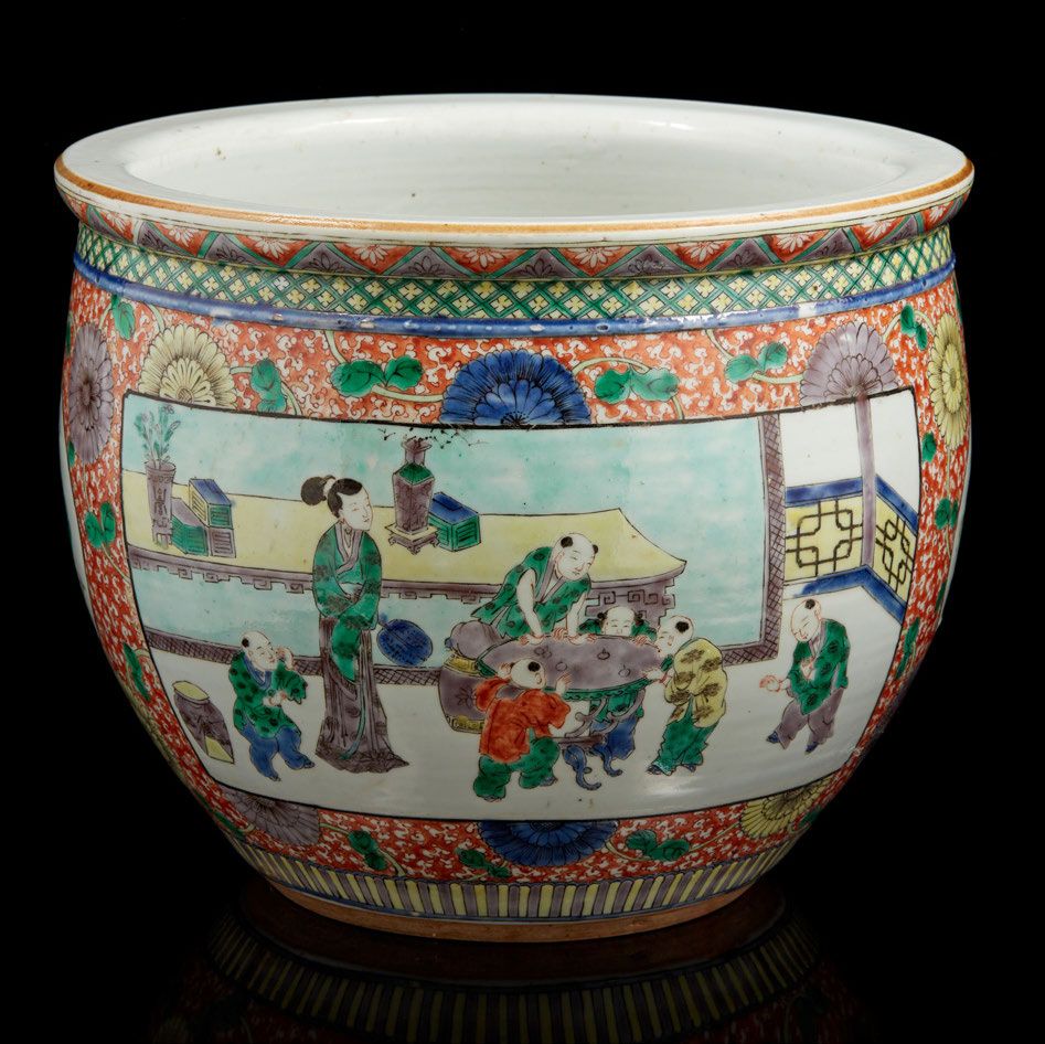 CHINE, fin XIXe début XXe siècle Vasque à poisson en porcelaine et émaux de styl&hellip;