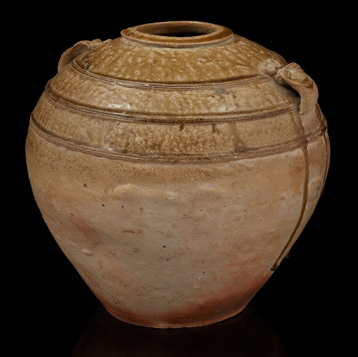 SUD-EST ASIATIQUE, XVe-XVIe siècle Importante jarre en céramique partiellement é&hellip;