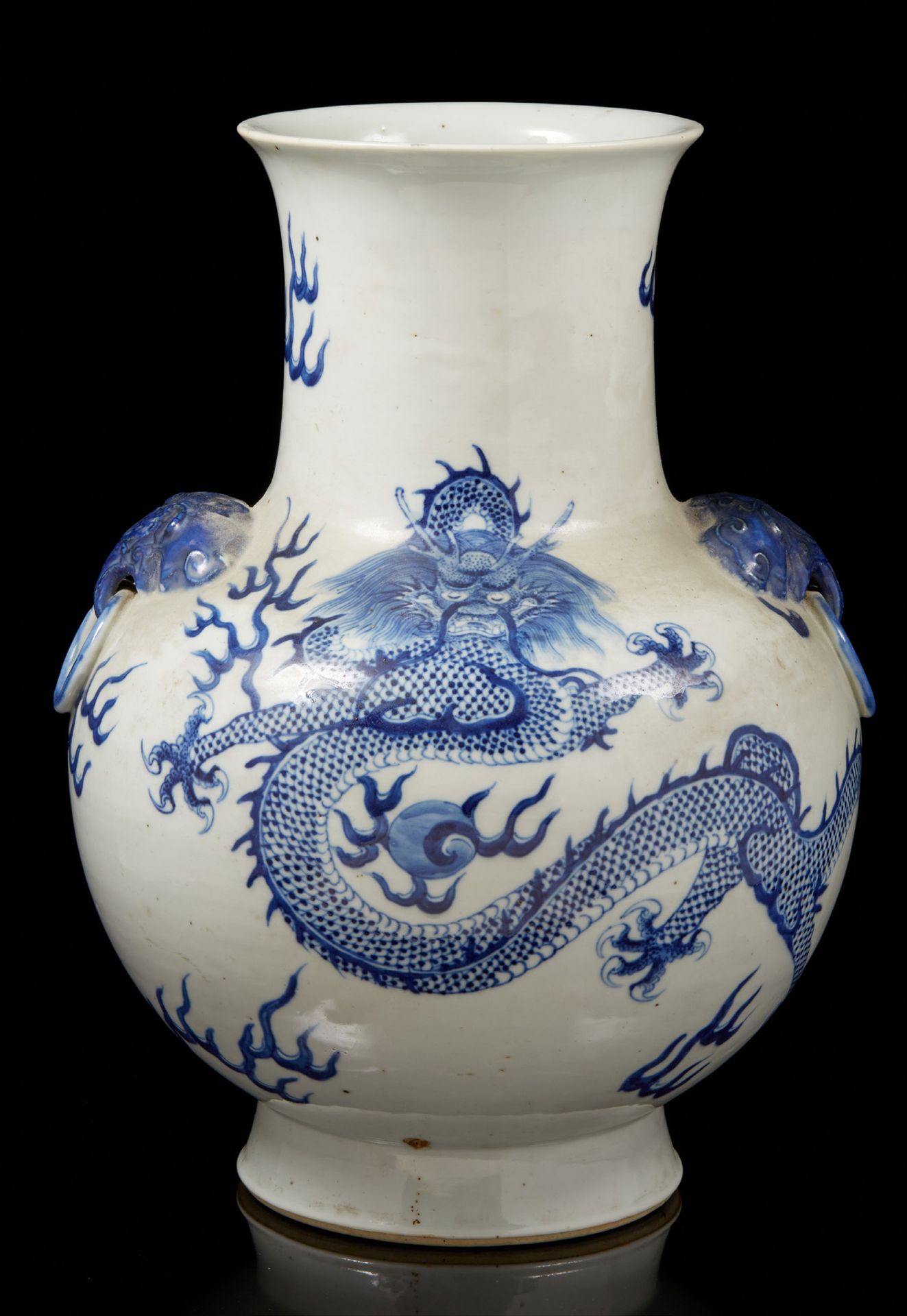 CHINE, période GUANGXU (1875-1908) Große Vase aus blau-weißem Porzellan mit kuge&hellip;