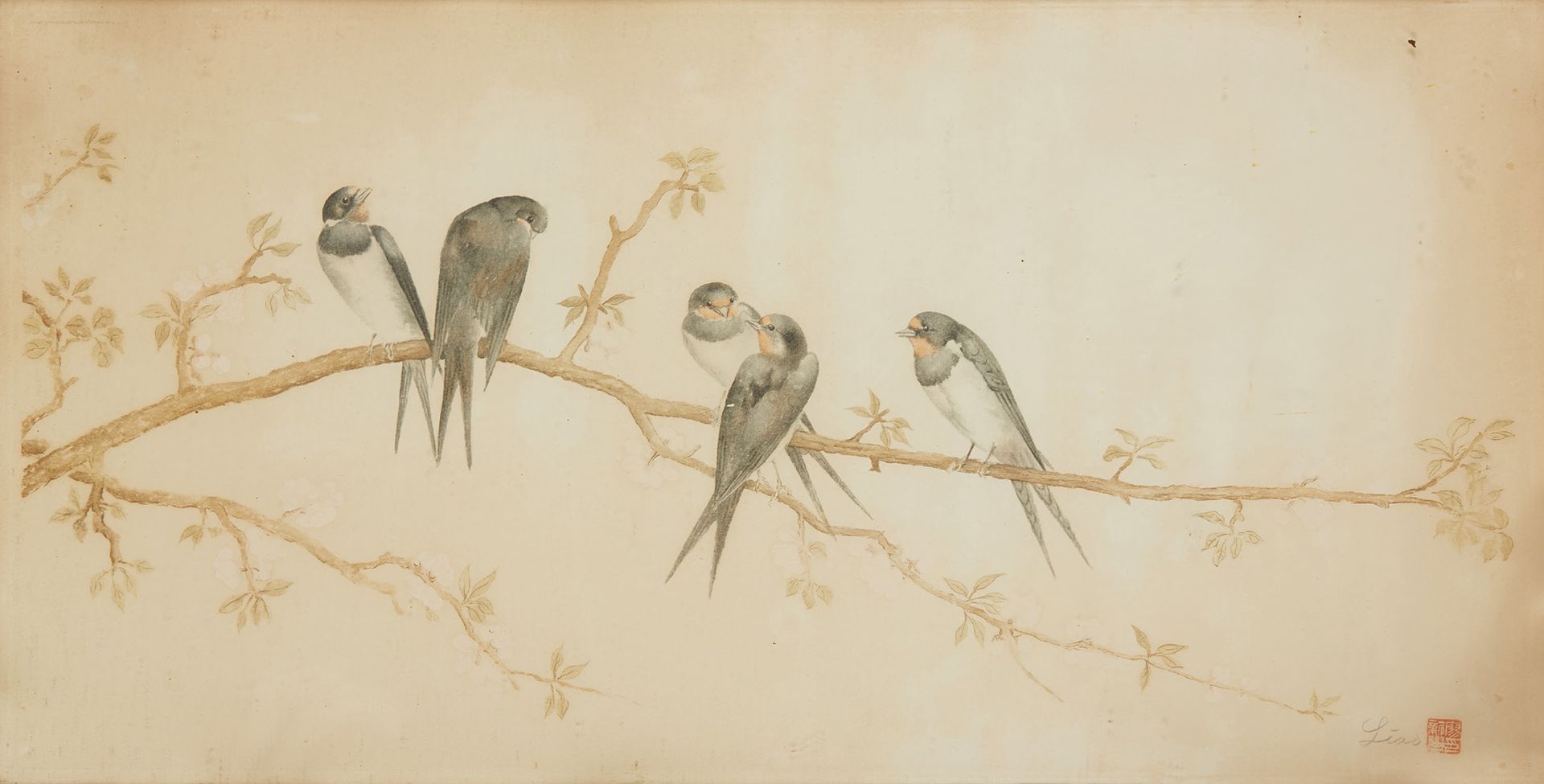 LIAO XINXUE (1906-1958) 纸上水墨和浅色的横幅画，描绘了五只燕子栖息在盛开的树枝上。
右下角有铅笔签名和红色印记的 "Liao"（有污损，&hellip;