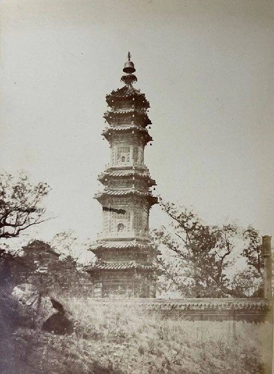 CHINE, période GUANGXU, XIXe siècle Grand album comprenant cinquante photos en n&hellip;