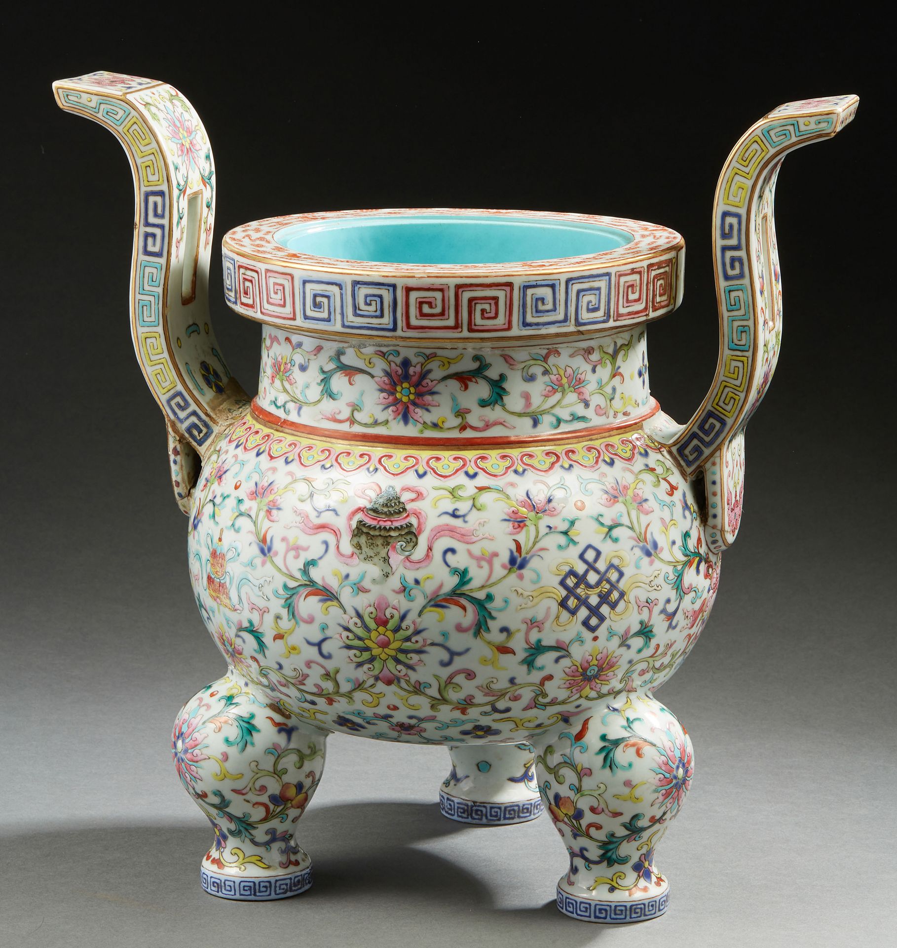 CHINE, période JIAQING (1796-1820) Important brûle parfum tripode en porcelaine &hellip;