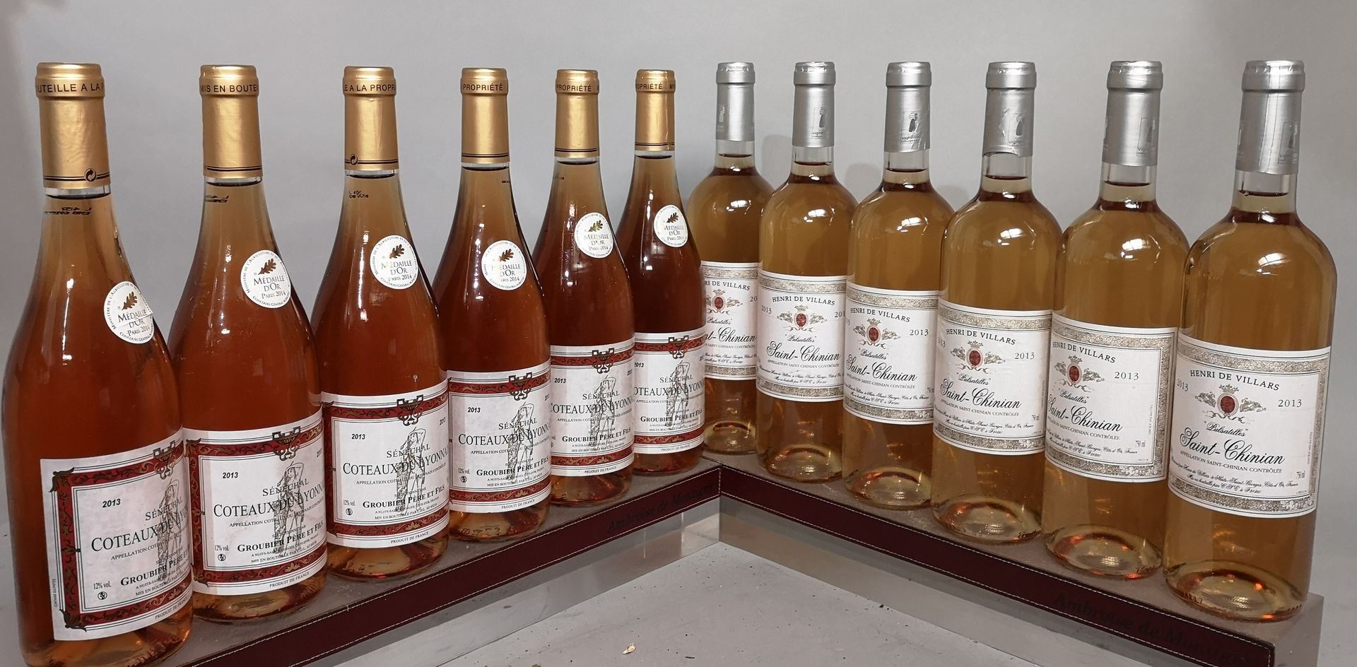 Null 12瓶 6 圣-中国 "普尔萨蒂尔"-亨利-德-维拉尔 

和6款LYONNAIS "Sénéchal "COTEAUX - GROUBIER Pèr&hellip;