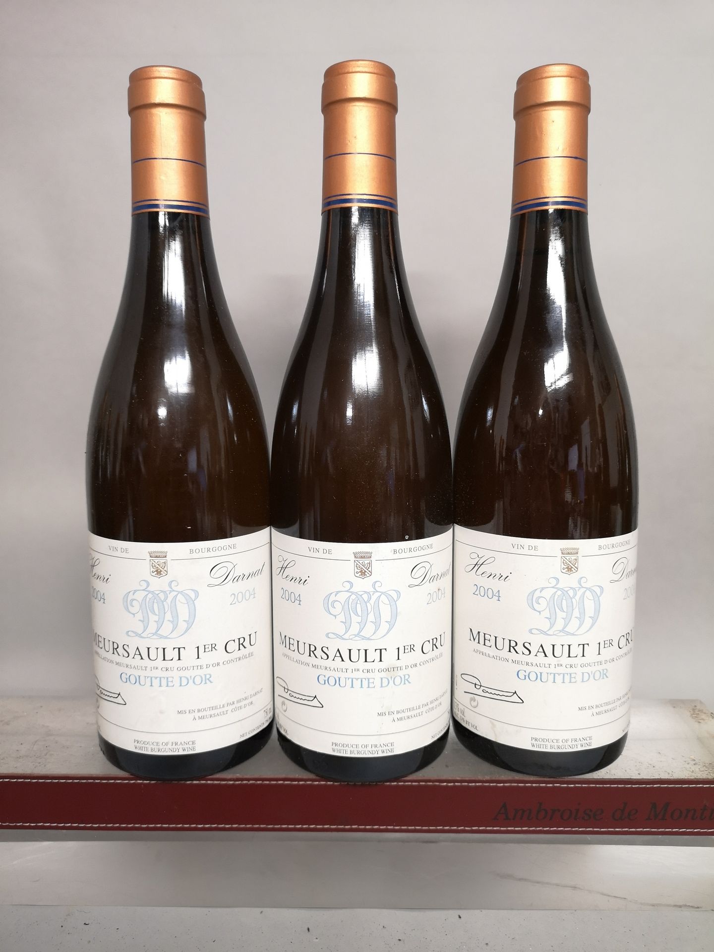 Null 3 Flaschen MEURSAULT 1er Cru "Goutte d'Or" - Henri DARNAT 2004. 

Etiketten&hellip;