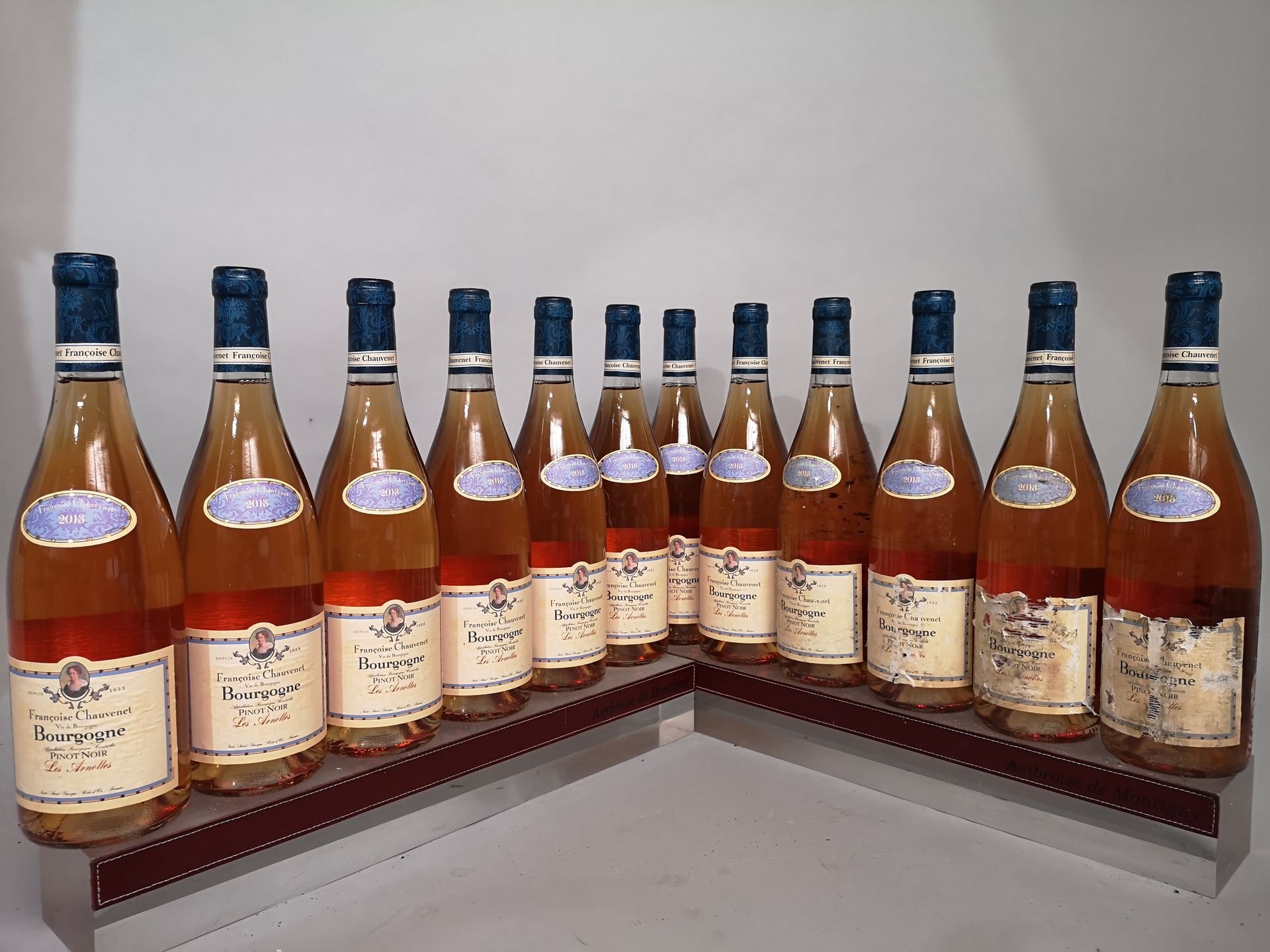 Null 12瓶 BOURGOGNE ROSE 黑皮诺 "Les Arnottes" - Françoise CHAUVENET 2013 

4个染色和损坏的&hellip;