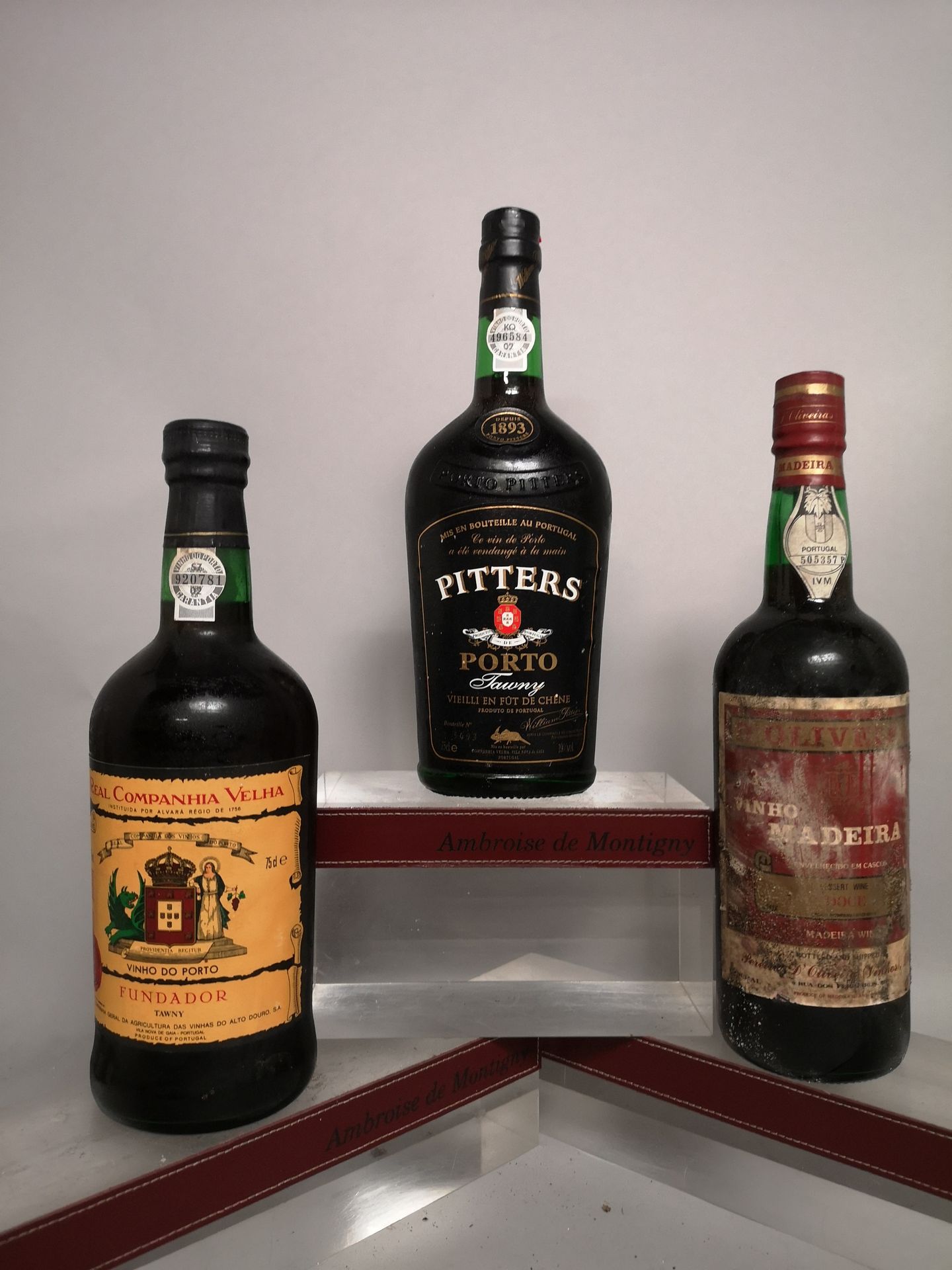 Null 3 bottles PORTO and MADEIRA DIVERS 

1 PITTERS, 1 Tawny Fundador Real Compa&hellip;