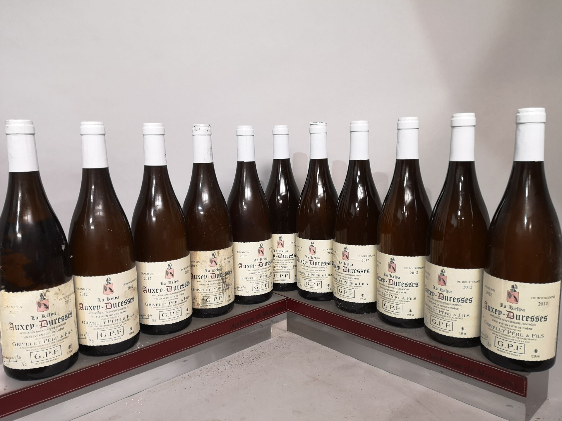 Null 11瓶AUXEY DURESSES白葡萄酒 "La Kelya" - GRIVELET Père & Fils 2012 

3个标签略有污渍和损坏。&hellip;